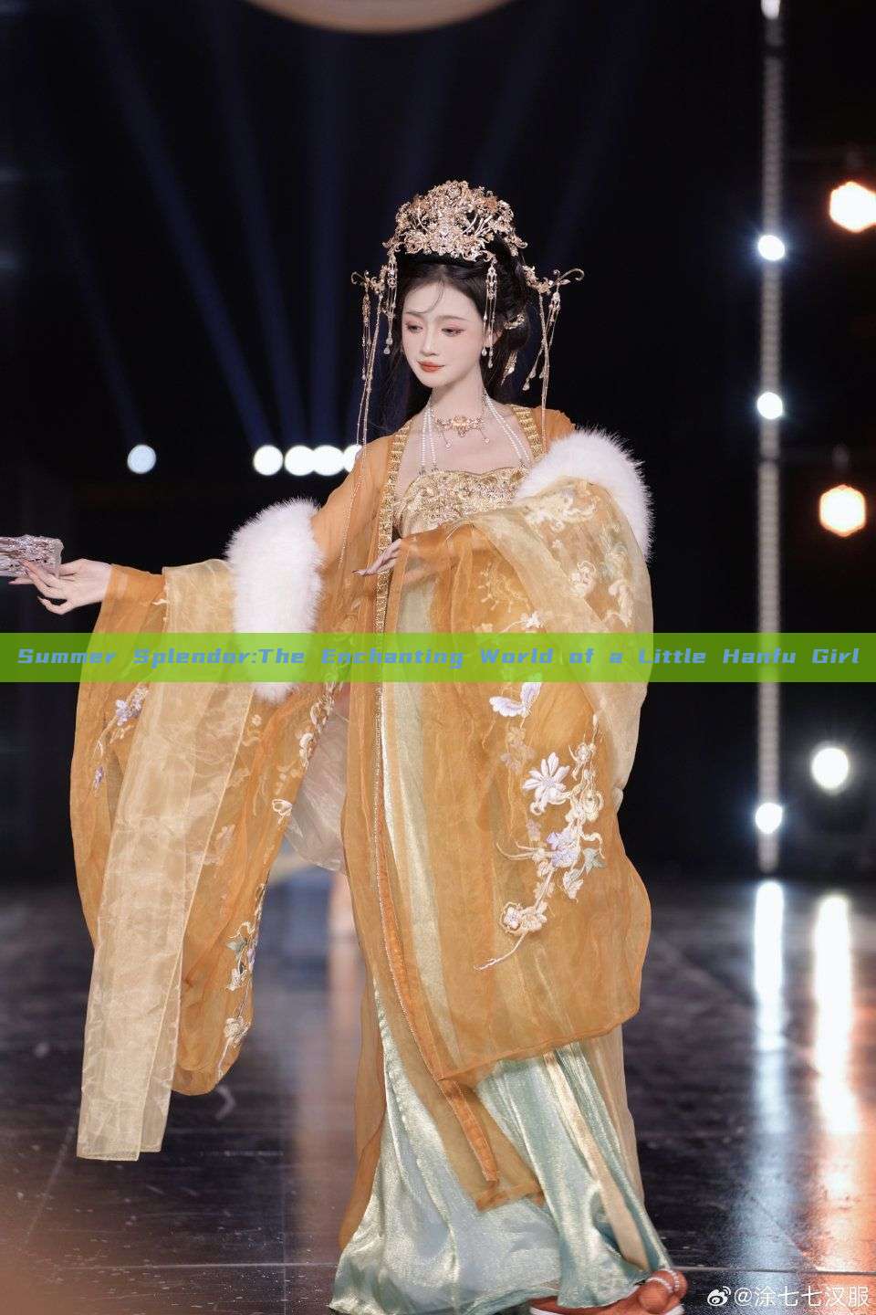 Summer Splendor:The Enchanting World of a Little Hanfu Girl
