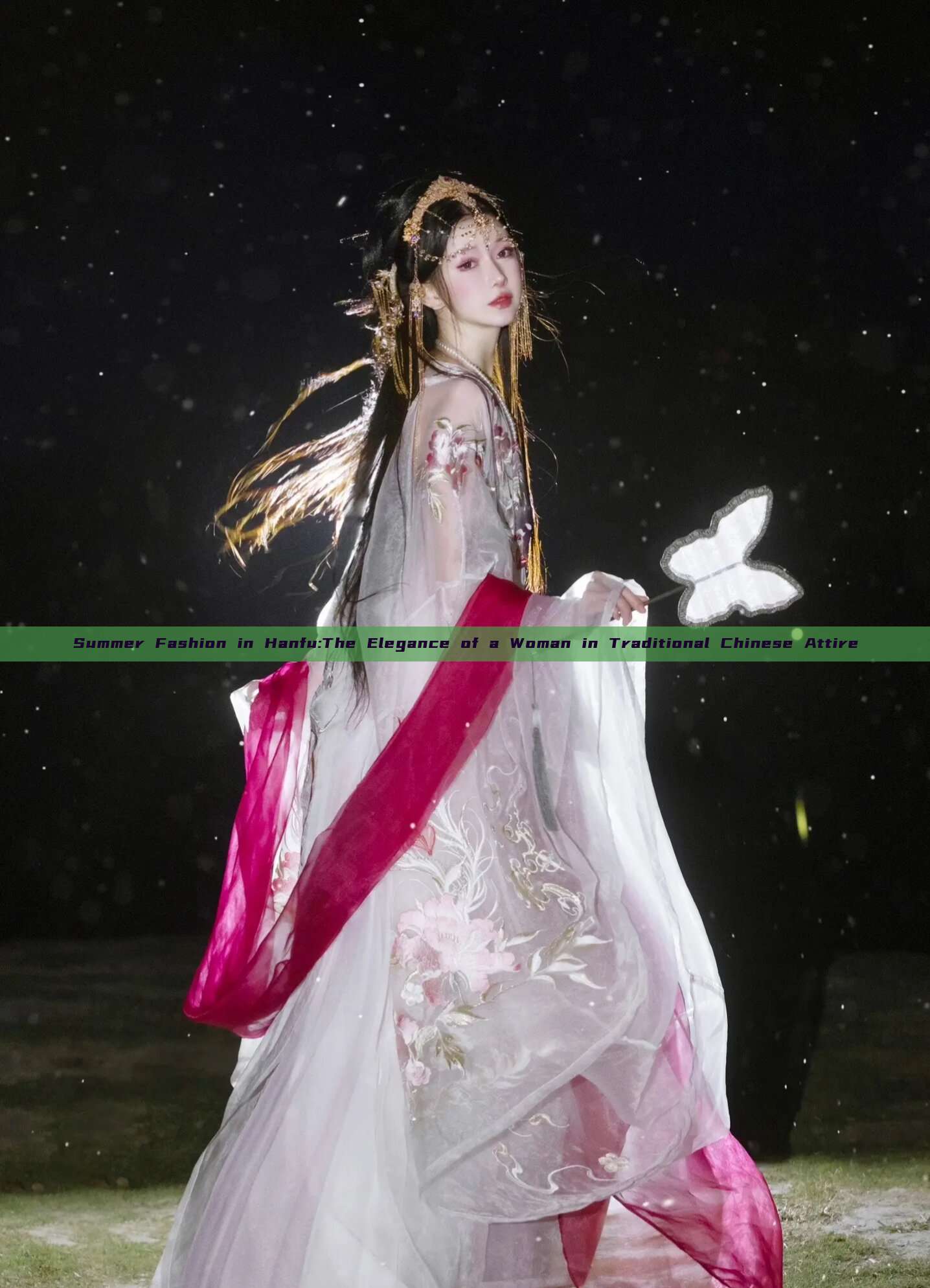 Summer Fashion in Hanfu:The Elegance of a Woman in Traditional Chinese Attire Summer Fashion in Hanfu:The Elegance of a Woman in Traditional Chinese Attire