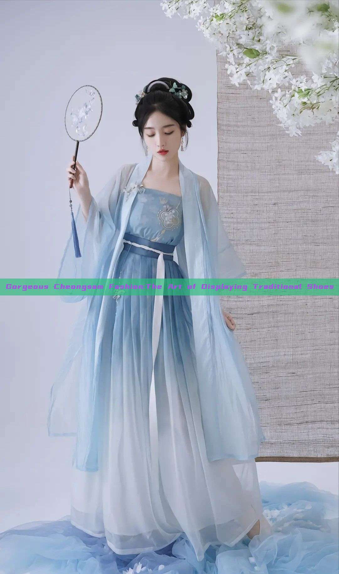 Gorgeous Cheongsam Fashion:The Art of Displaying Traditional Shoes