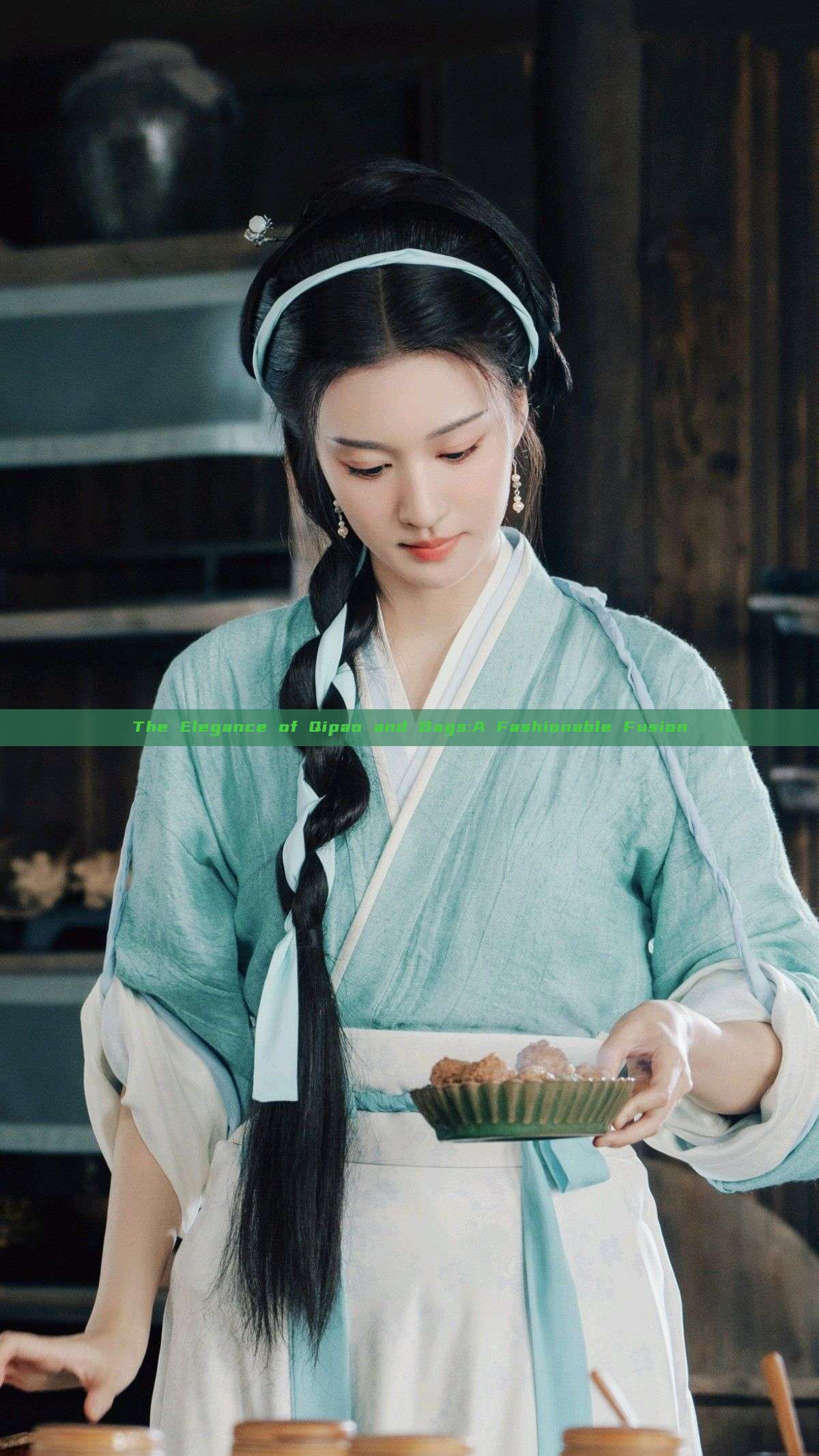 The Elegance of Qipao and Bags:A Fashionable Fusion The Elegance of Qipao and Bags:A Fashionable Fusion