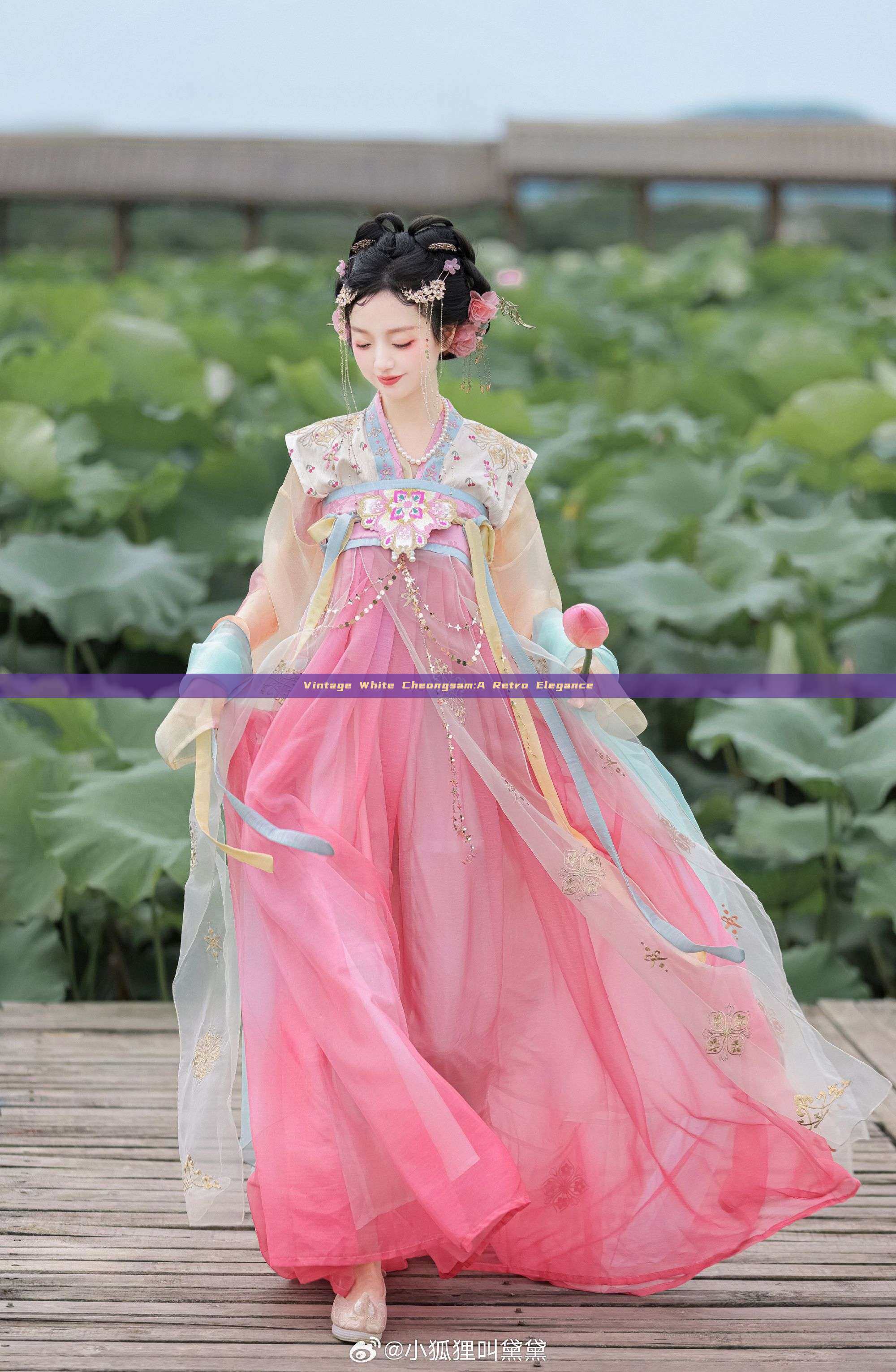 Vintage White Cheongsam:A Retro Elegance