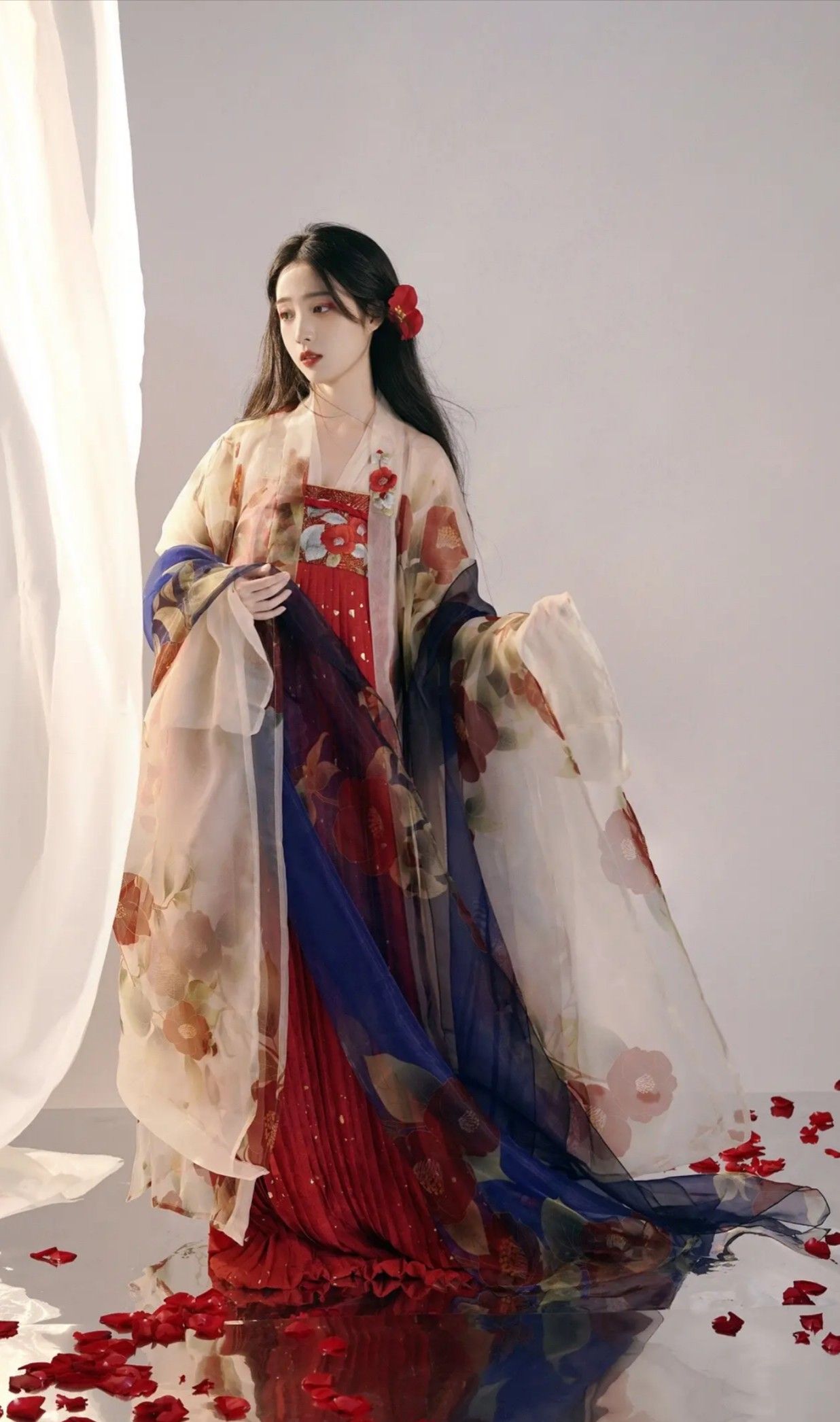 The Warlords Lady:The Qipao and the Concubine in the Era of Militarism