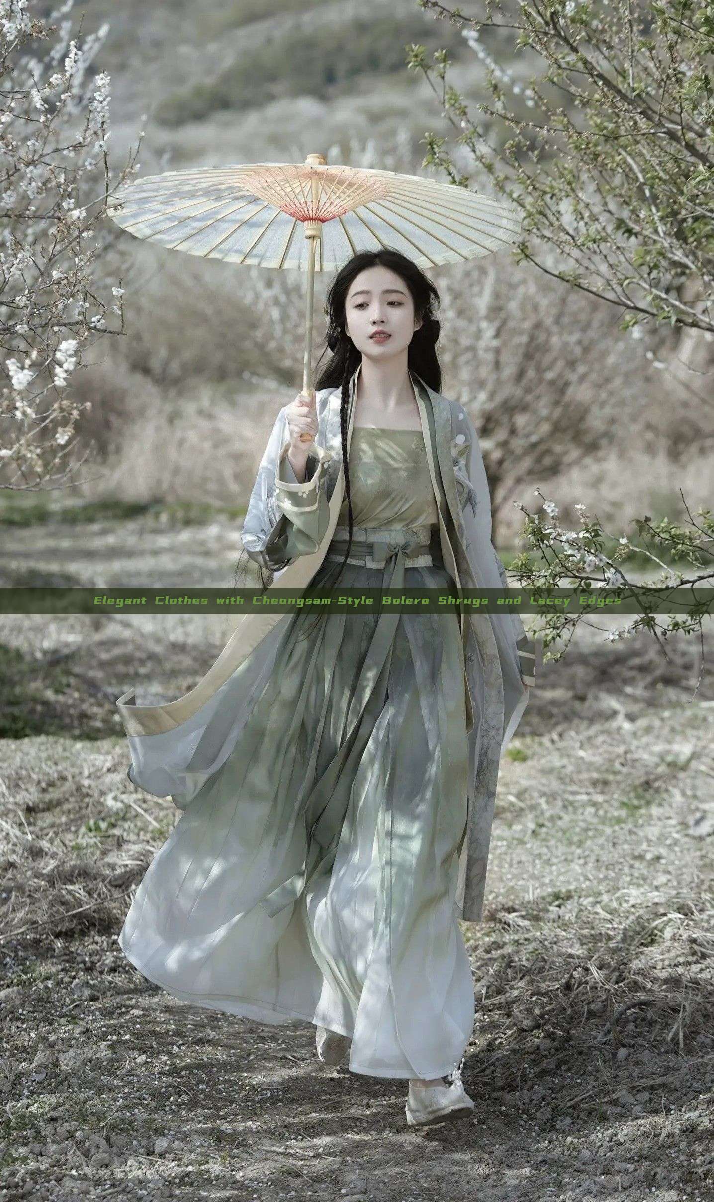 Elegant Clothes with Cheongsam-Style Bolero Shrugs and Lacey Edges Elegant Clothes with Cheongsam-Style Bolero Shrugs and Lacey Edges