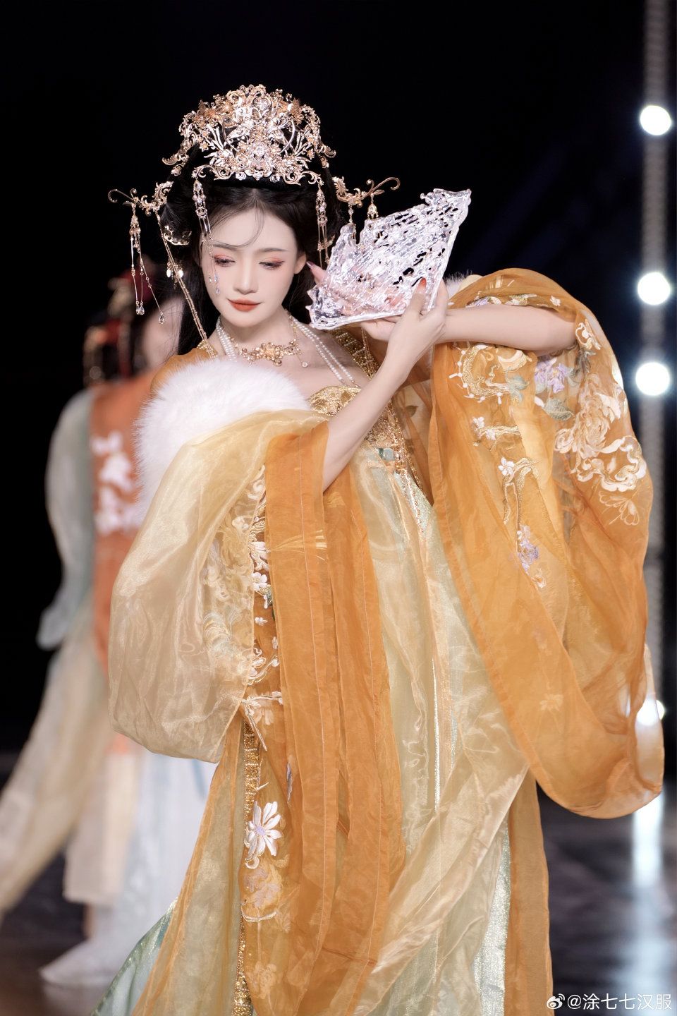 Spring and Autumn Cheongsam Blouses:A Blend of Tradition and Modernity Spring and Autumn Cheongsam Blouses:A Blend of Tradition and Modernity