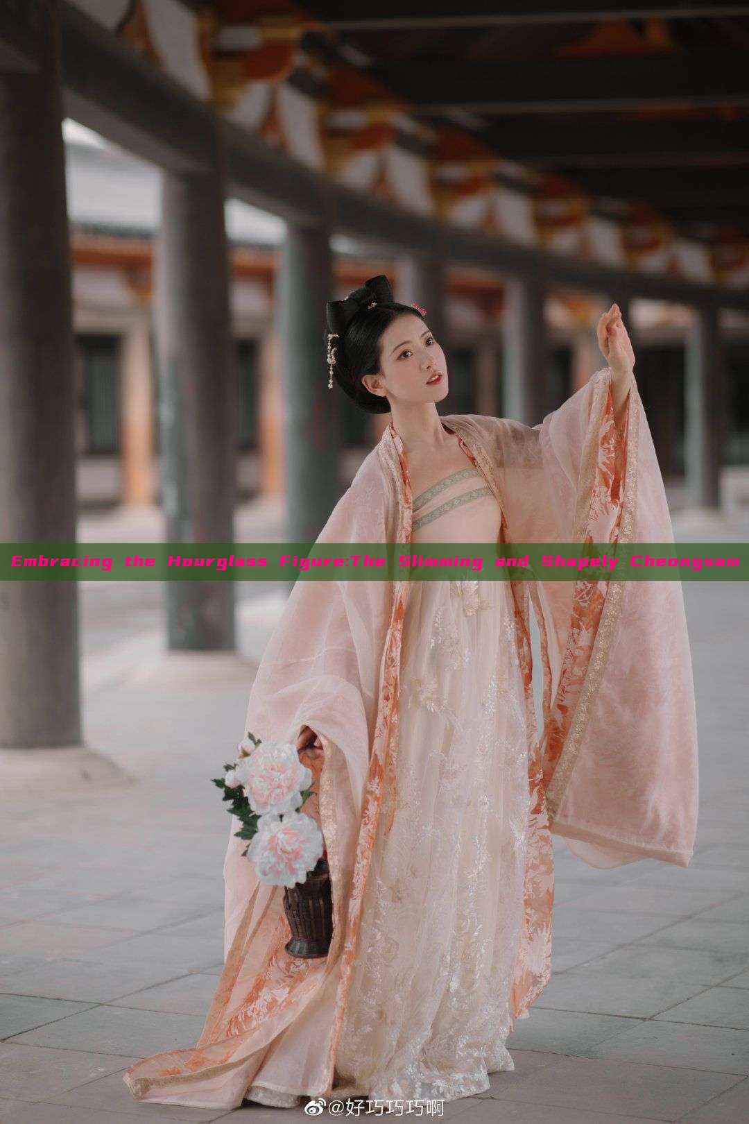 Embracing the Hourglass Figure:The Slimming and Shapely Cheongsam Embracing the Hourglass Figure:The Slimming and Shapely Cheongsam