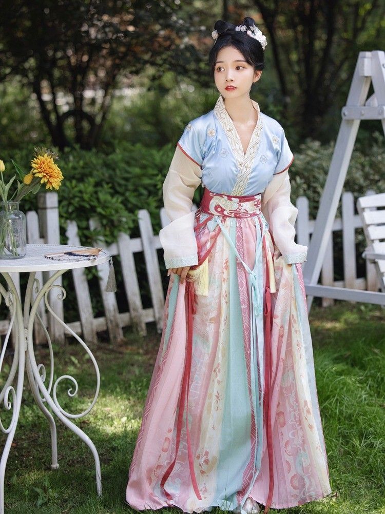 The Elegance of Qipao Dress:A Peek into the World of Wealthy阔太太