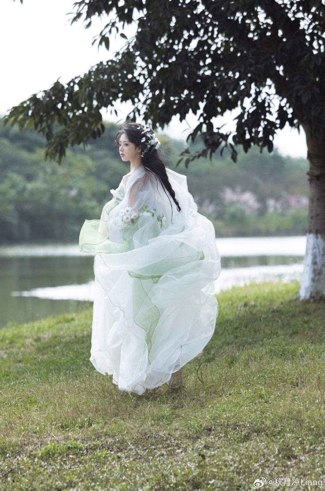 Embracing Modernity:The Evolution of Nursing Qipao into a Fashionable Revamp