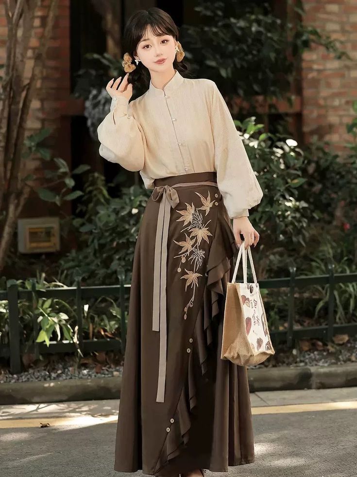 The Enchantment of a Butterfly Knot Backless Cheongsam:A Journey into Traditional Elegance