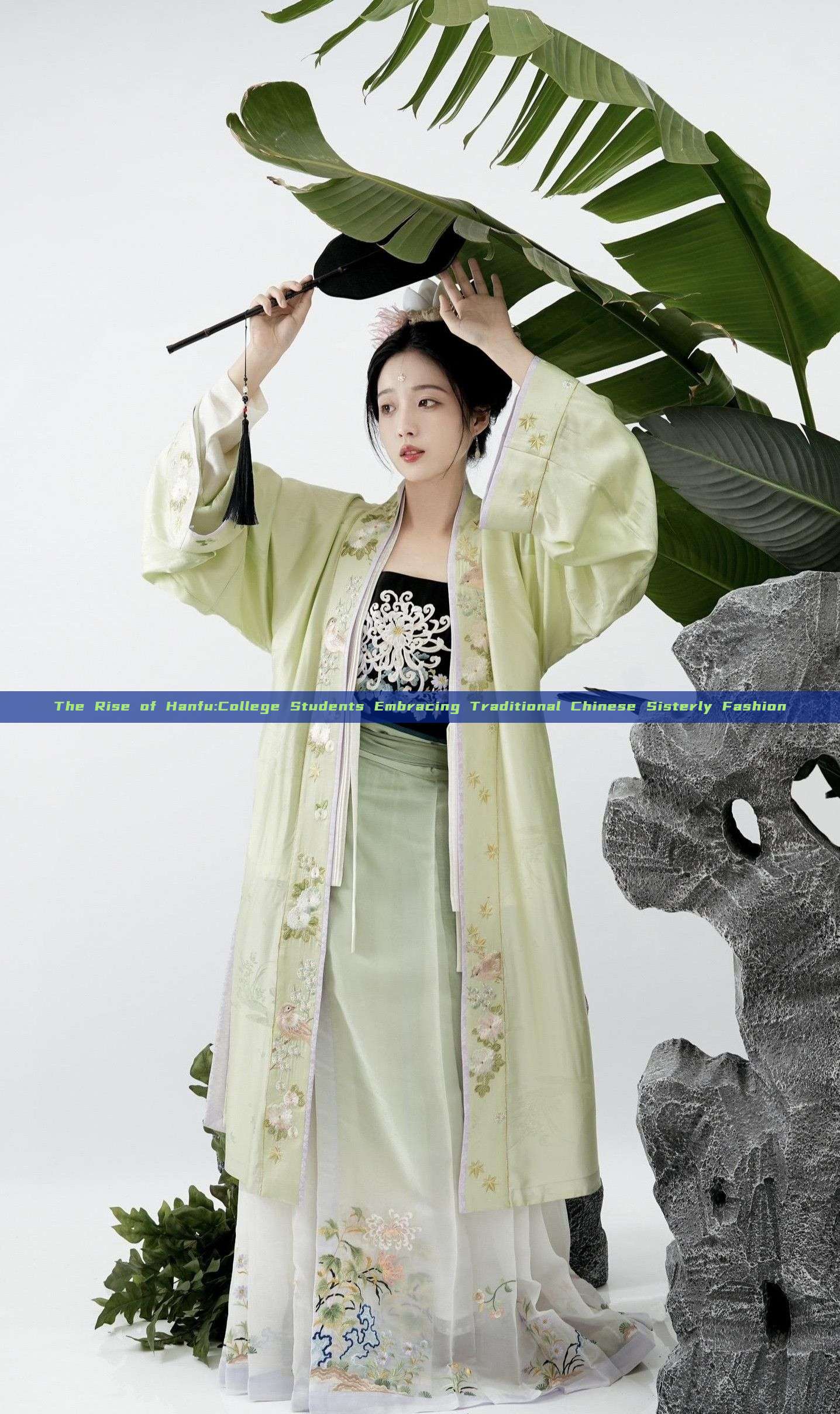 The Rise of Hanfu:College Students Embracing Traditional Chinese Sisterly Fashion The Rise of Hanfu:College Students Embracing Traditional Chinese Sisterly Fashion
