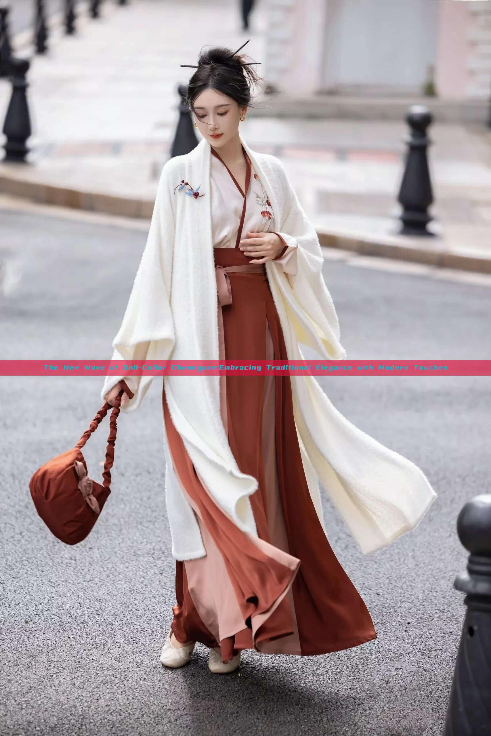 The New Wave of Doll-Collar Cheongsam:Embracing Traditional Elegance with Modern Touches