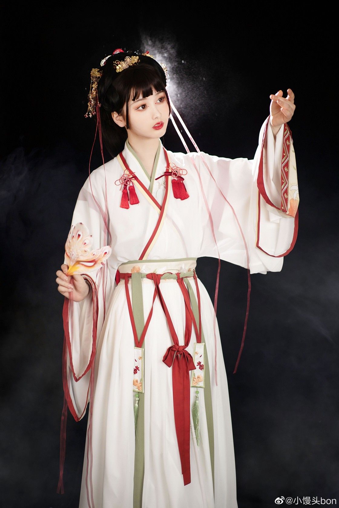 The Elegance of Cheongsam and its Headdress:A Cultural Exploration