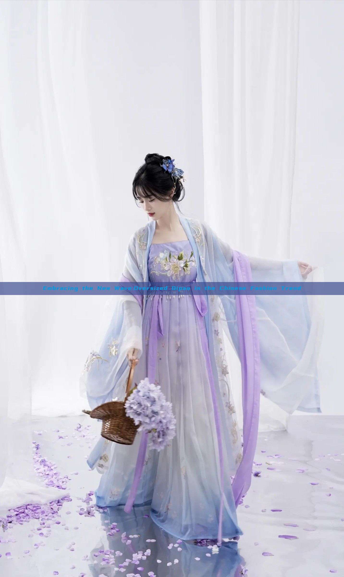 Embracing the New Wave:Oversized Qipao in the Chinese Fashion Trend Embracing the New Wave:Oversized Qipao in the Chinese Fashion Trend