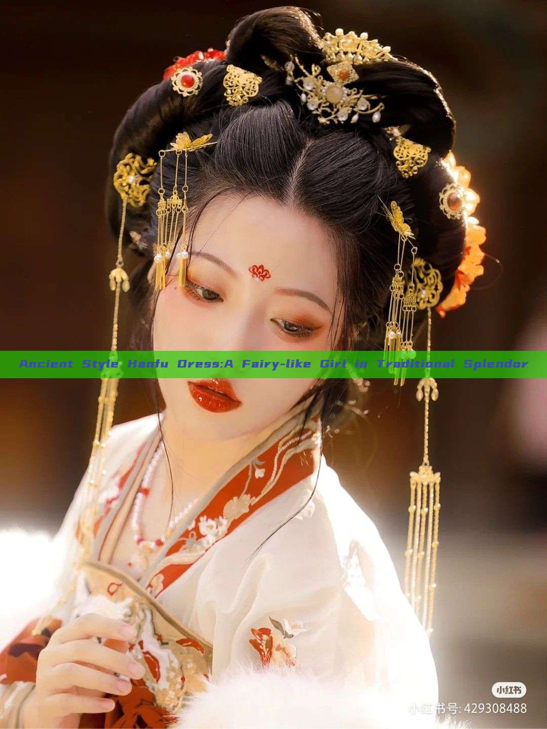 Ancient Style Hanfu Dress:A Fairy-like Girl in Traditional Splendor
