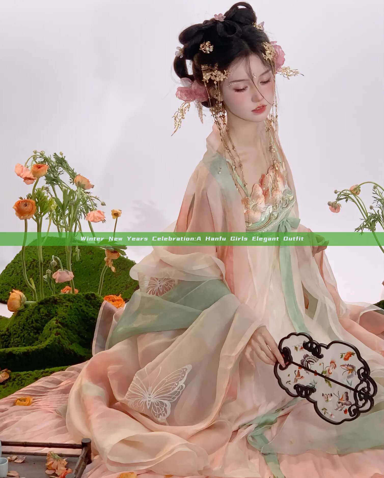 Winter New Years Celebration:A Hanfu Girls Elegant Outfit