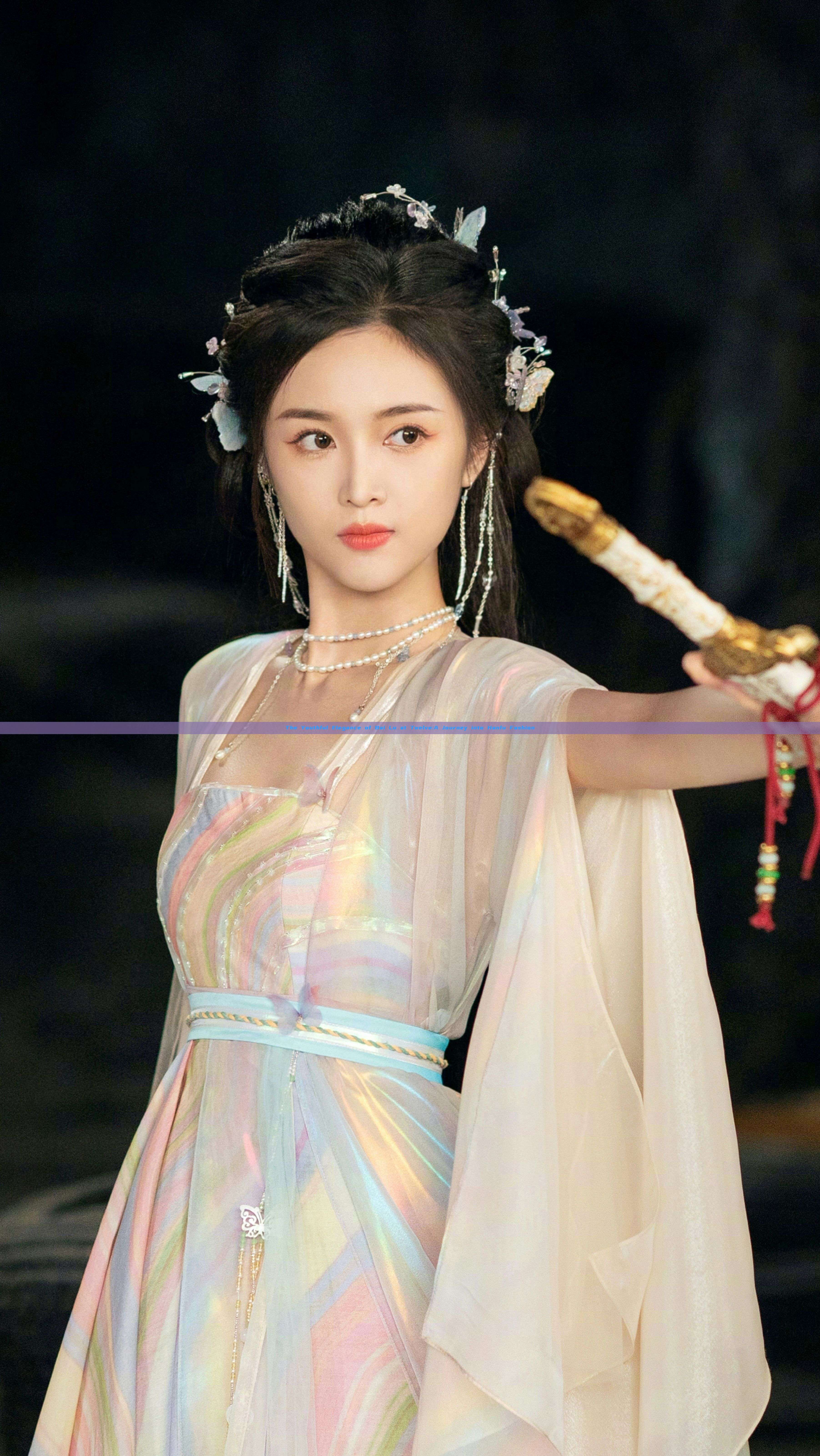 The Youthful Elegance of Bai Lu at Twelve:A Journey into Hanfu Fashion