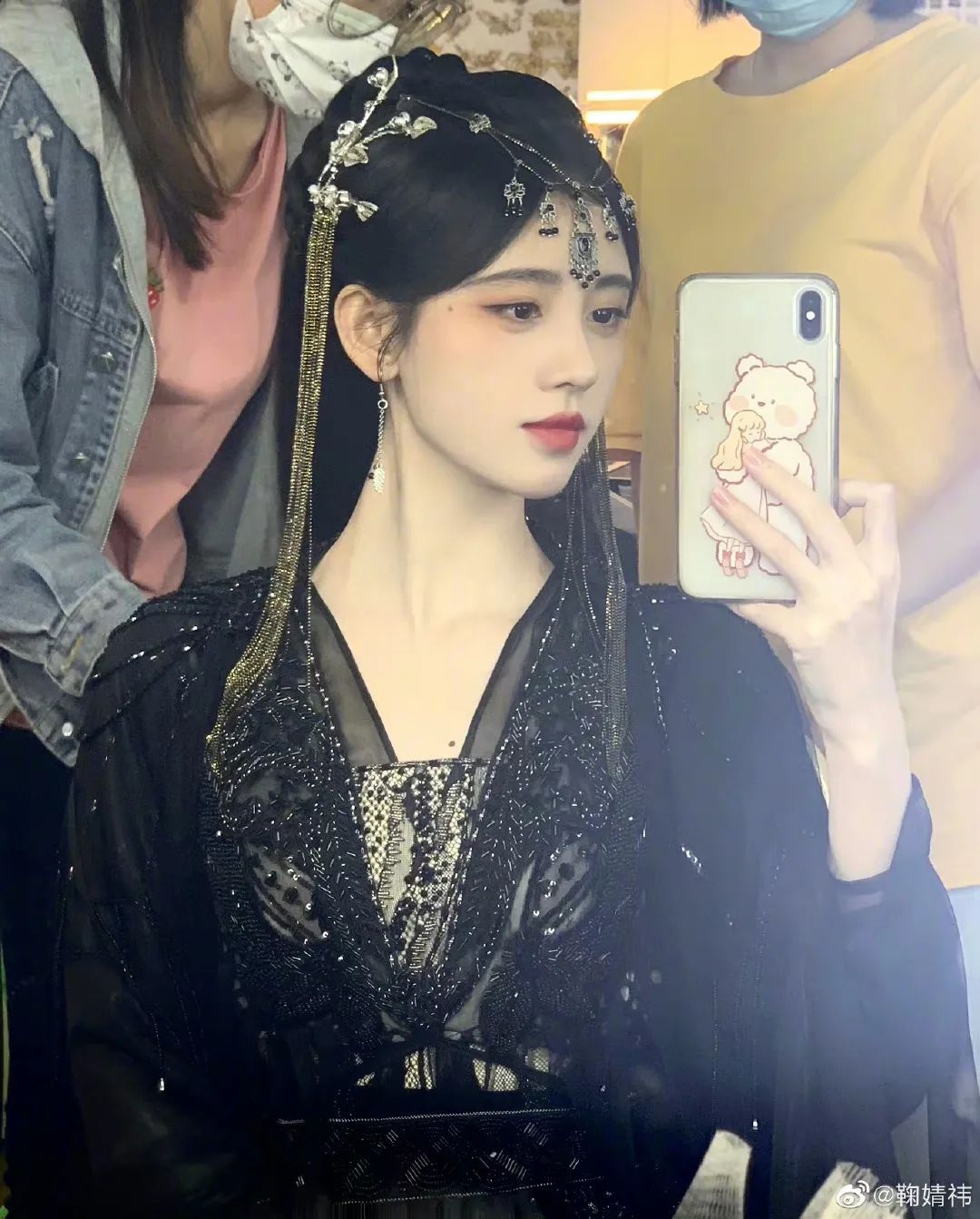 The Enchanting Aroma of a Blue Hanfu Girl Child The Enchanting Aroma of a Blue Hanfu Girl Child