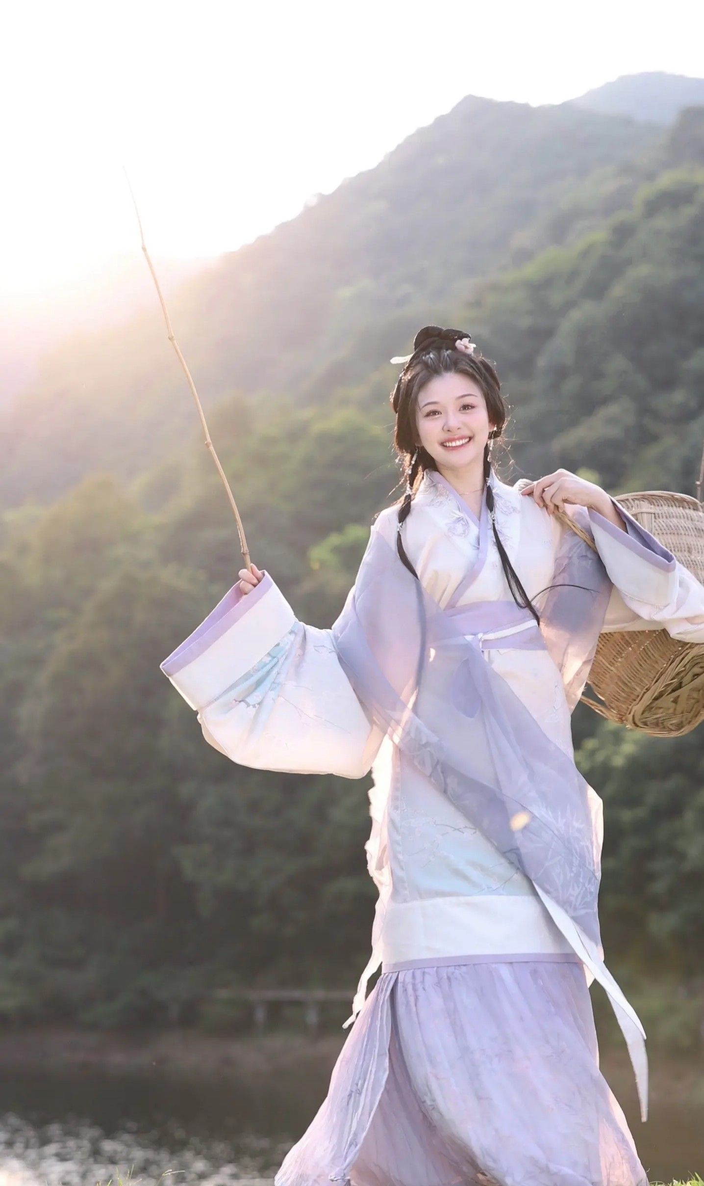 The Enchantment of a Blue-Green Mino Skirt:A Closer Look at Traditional Beauty