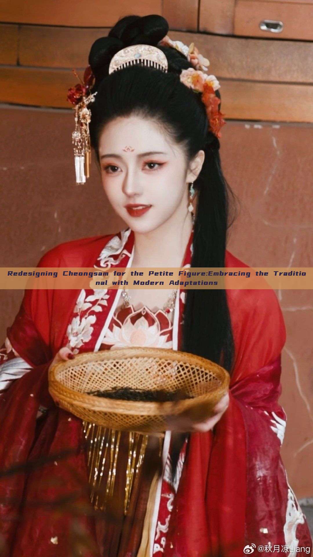 Redesigning Cheongsam for the Petite Figure:Embracing the Traditional with Modern Adaptations