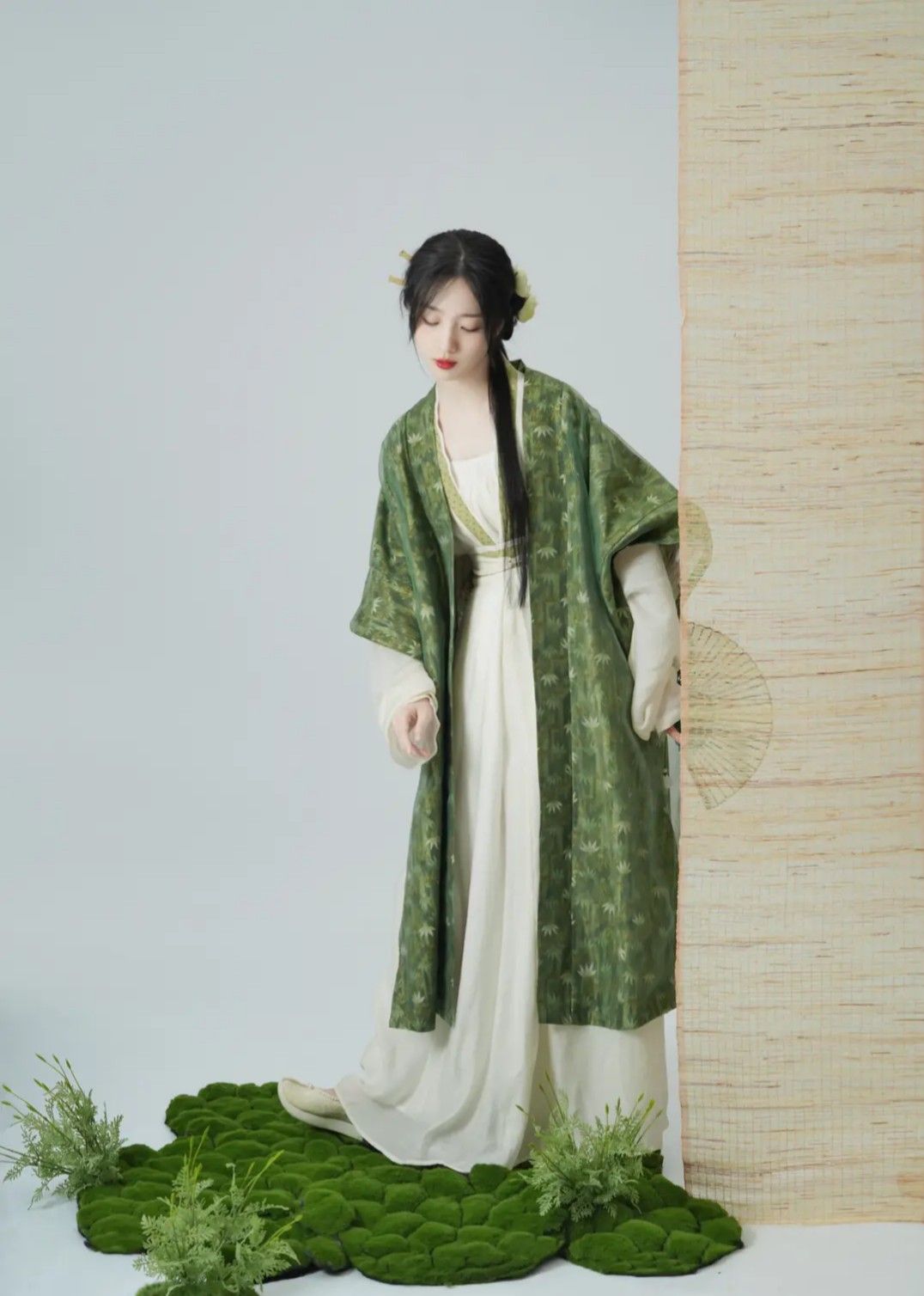 Embracing the New:Cheongsam and Earring Coordination Fashion