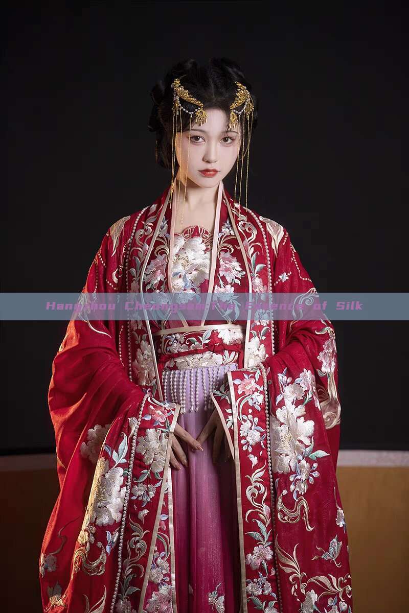 Hangzhou Cheongsam:The Essence of Silk Hangzhou Cheongsam:The Essence of Silk