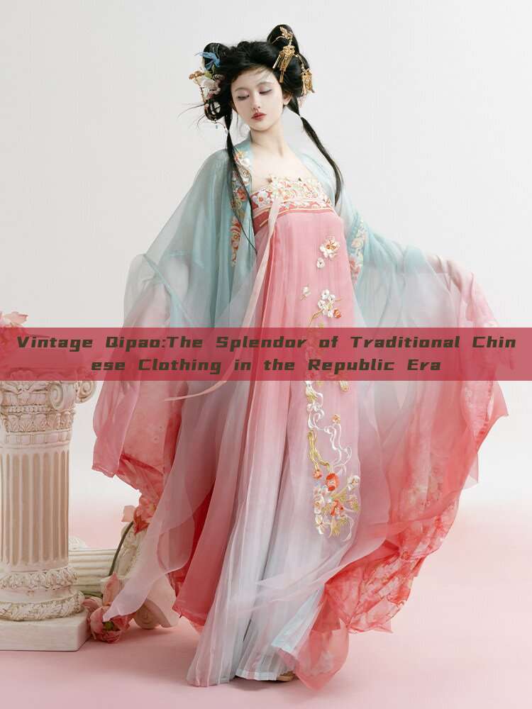 Vintage Qipao:The Splendor of Traditional Chinese Clothing in the Republic Era Vintage Qipao:The Splendor of Traditional Chinese Clothing in the Republic Era