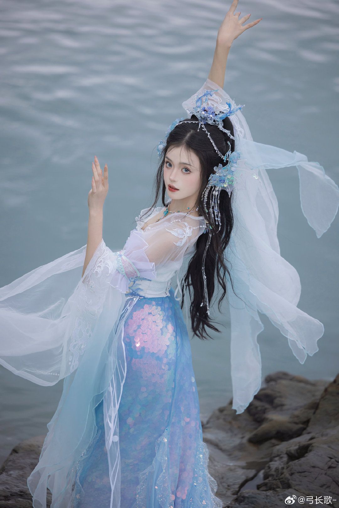 Low-Cut Cheongsam Redesign:A Fashionable Option for Petites