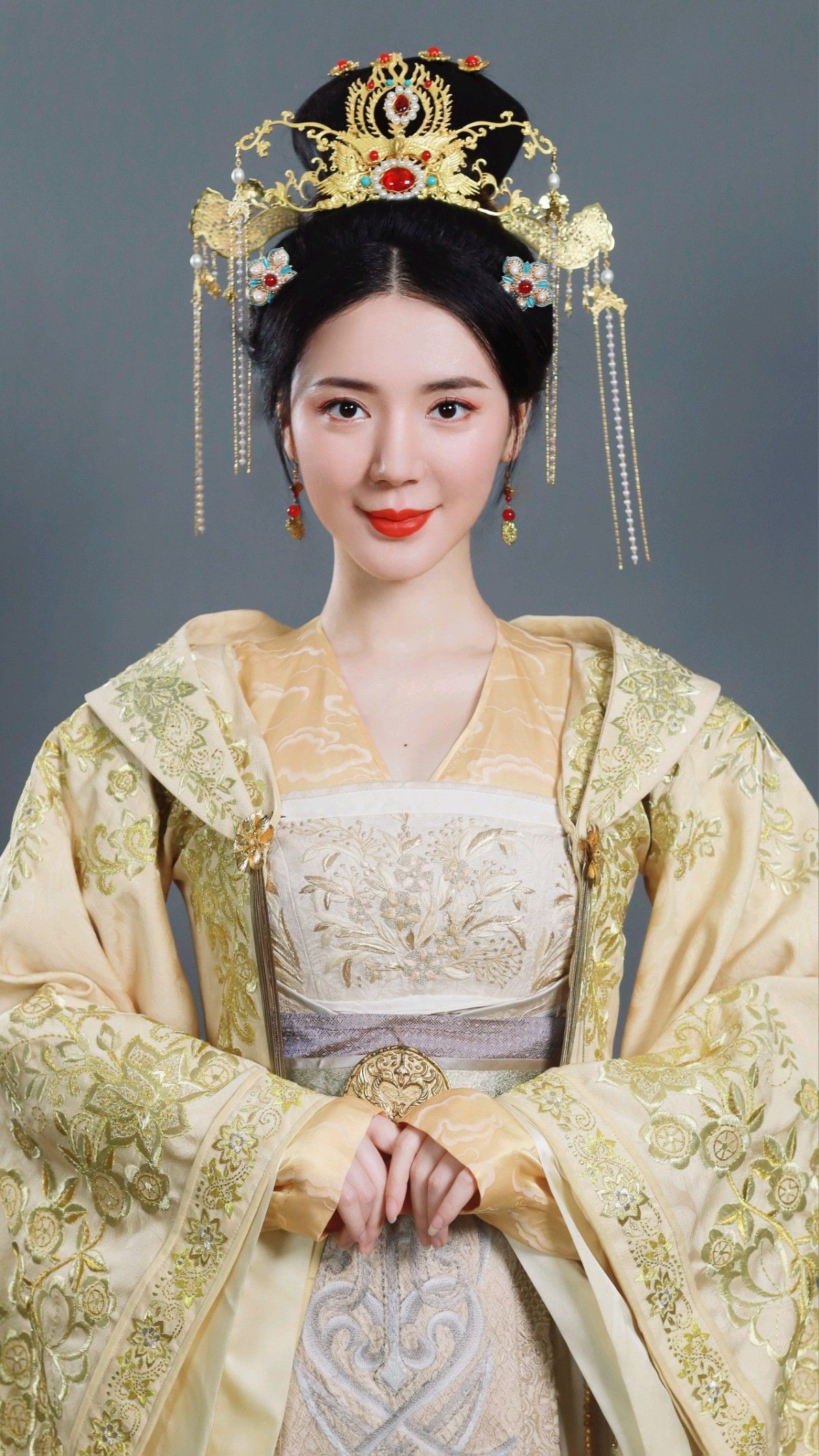 A Complete Guide to Blue Ming-Style Hanfu with Cloud-肩 Yun Jian)Decorations