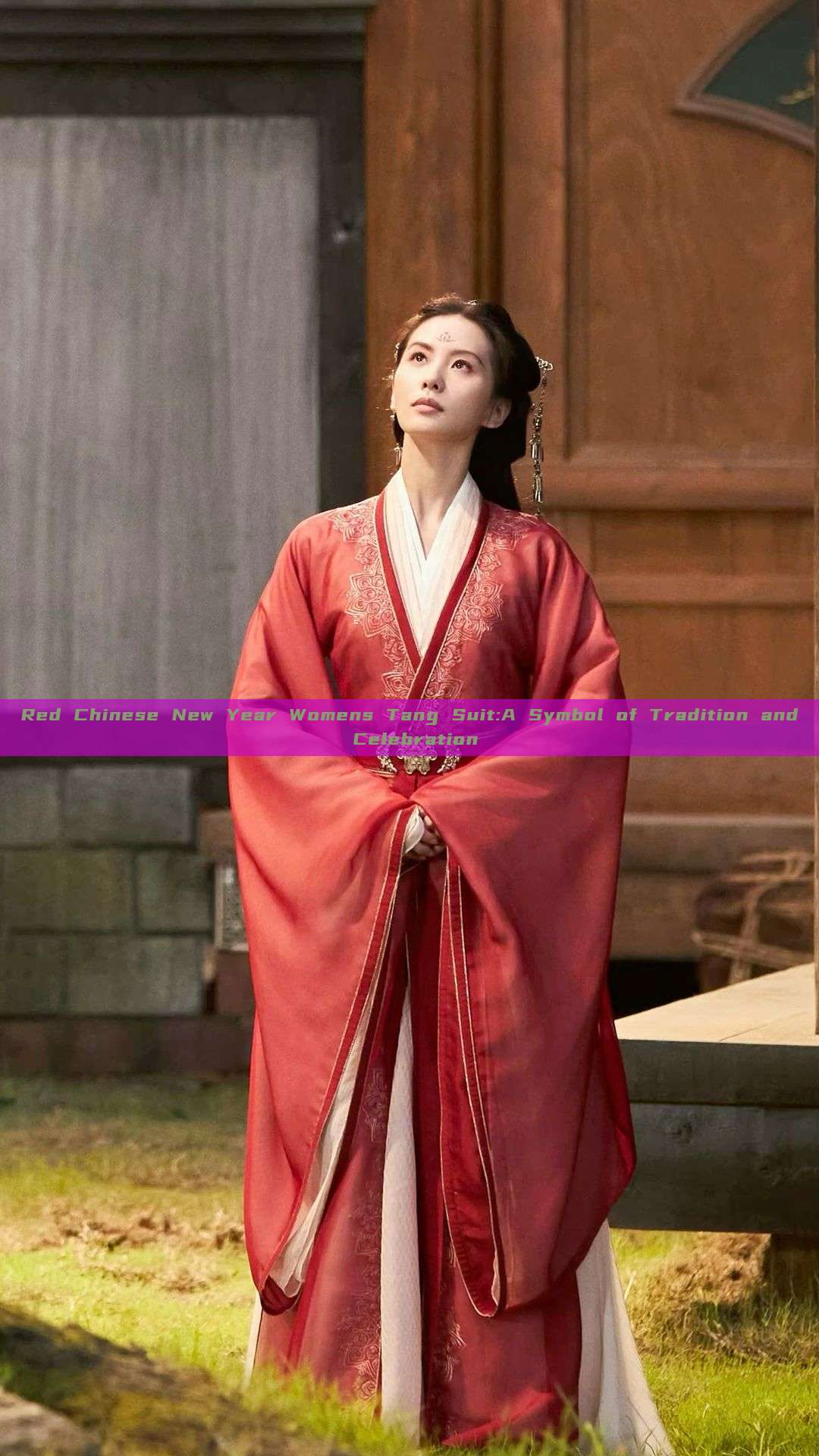 Red Chinese New Year Womens Tang Suit:A Symbol of Tradition and Celebration Red Chinese New Year Womens Tang Suit:A Symbol of Tradition and Celebration