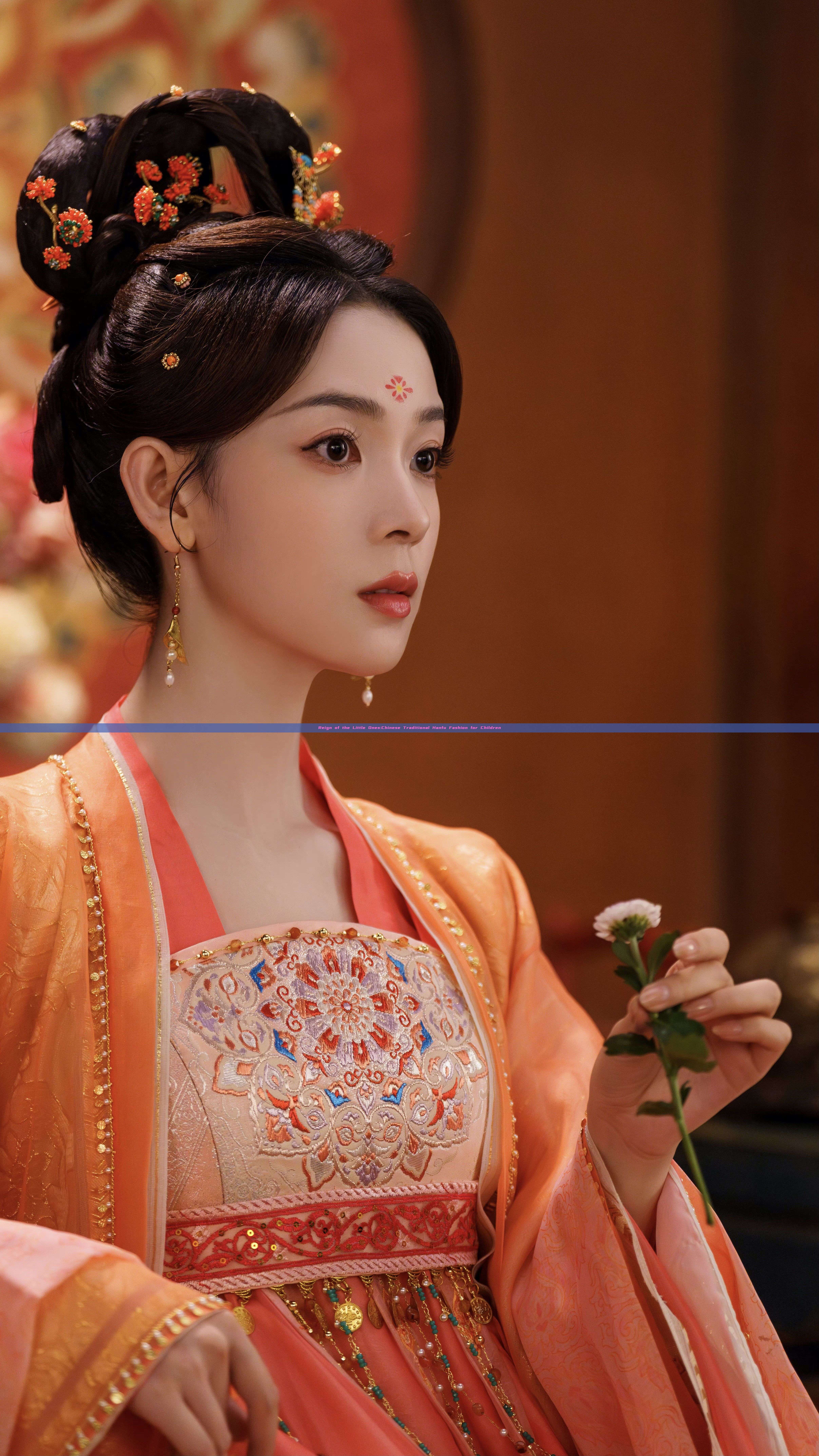 Reign of the Little Ones:Chinese Traditional Hanfu Fashion for Children