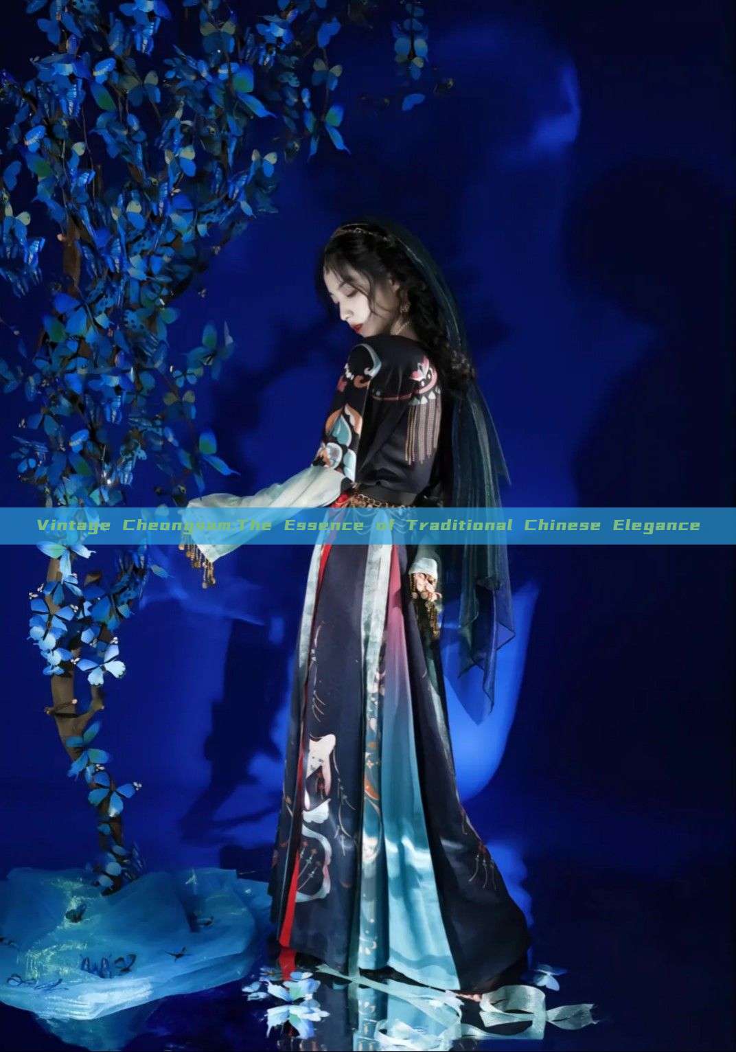 Vintage Cheongsam:The Essence of Traditional Chinese Elegance