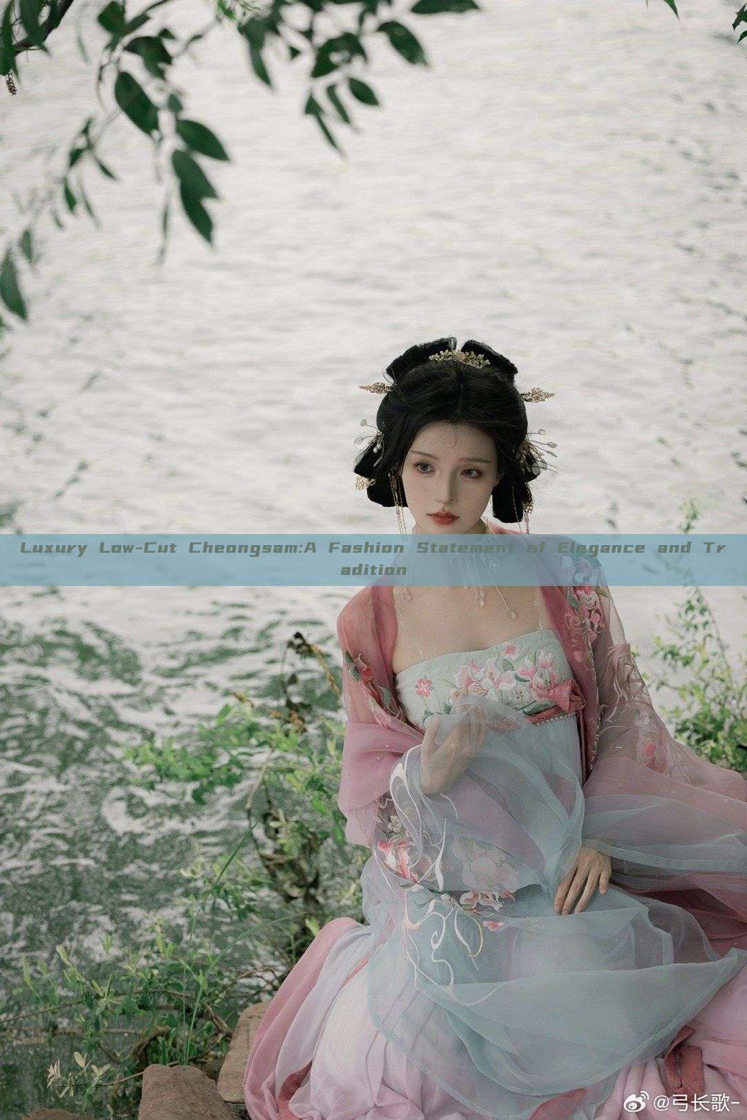 Luxury Low-Cut Cheongsam:A Fashion Statement of Elegance and Tradition