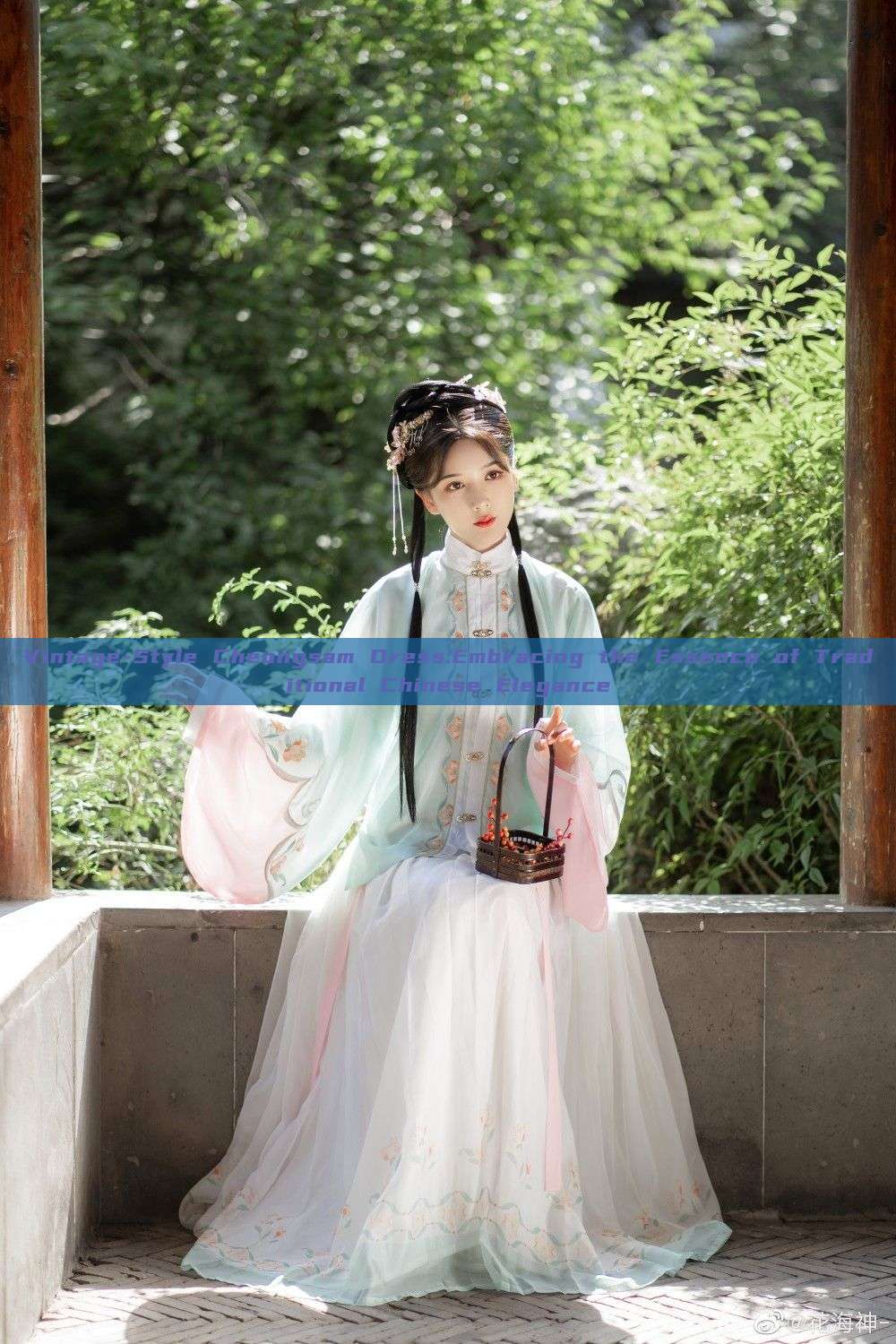Vintage-Style Cheongsam Dress:Embracing the Essence of Traditional Chinese Elegance