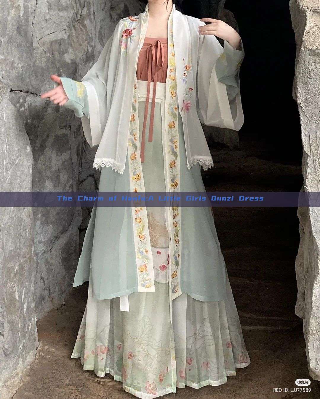 The Charm of Hanfu:A Little Girls Qunzi Dress