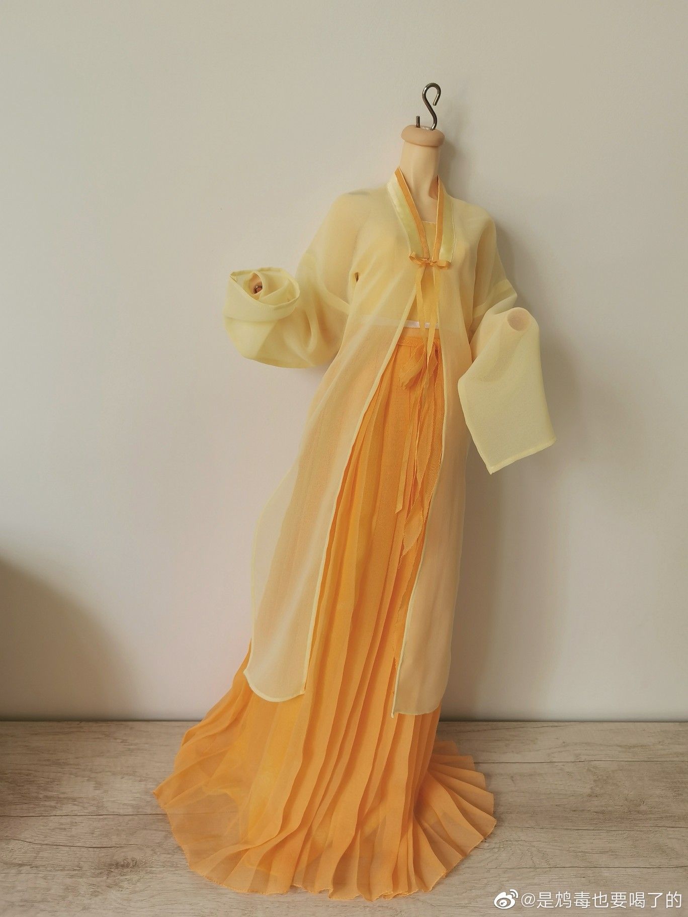 Qiqis Cheongsam:Embracing a Slightly Curvier Figure