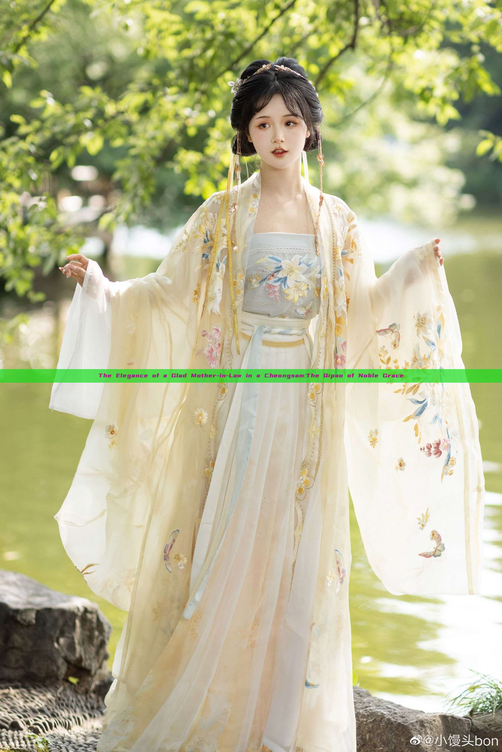 The Elegance of a Glad Mother-in-Law in a Cheongsam:The Qipao of Noble Grace