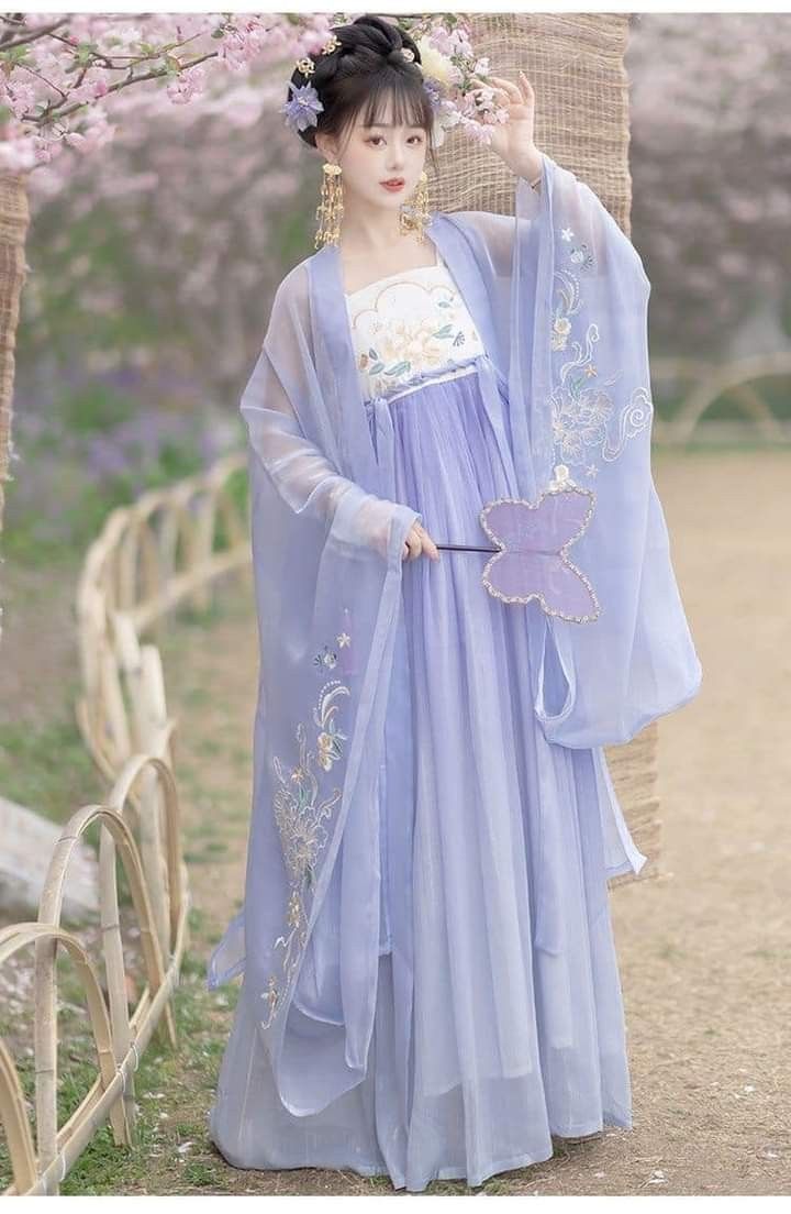 Silk Cheongsam as a Toast-Wearing Ceremonial Attire