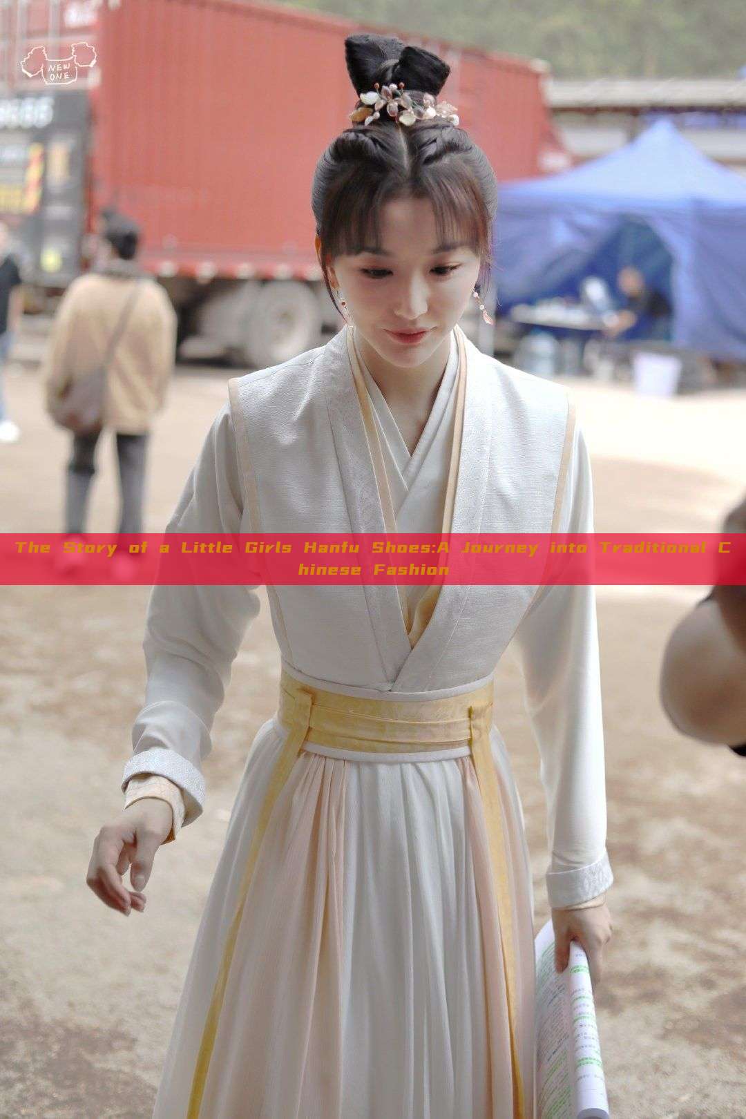 The Story of a Little Girls Hanfu Shoes:A Journey into Traditional Chinese Fashion