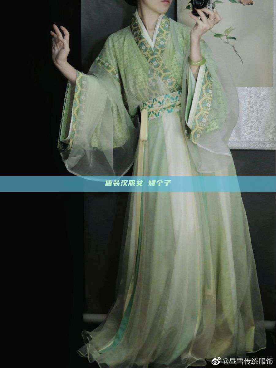唐装汉服女 矮个子 唐装汉服女 矮个子