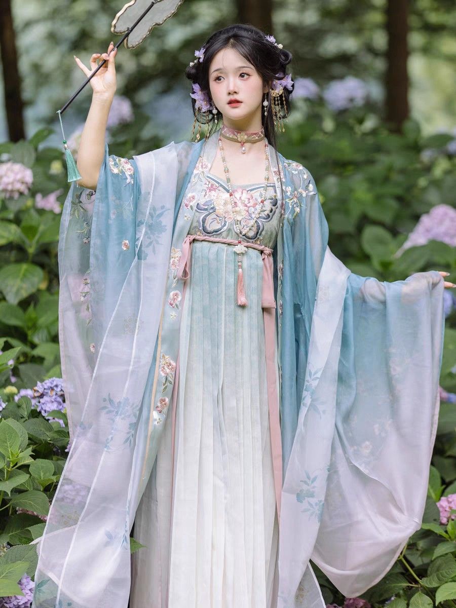 Ethereal Dreams in Hanfu:Embracing the Starry River of Dreams Ethereal Dreams in Hanfu:Embracing the Starry River of Dreams