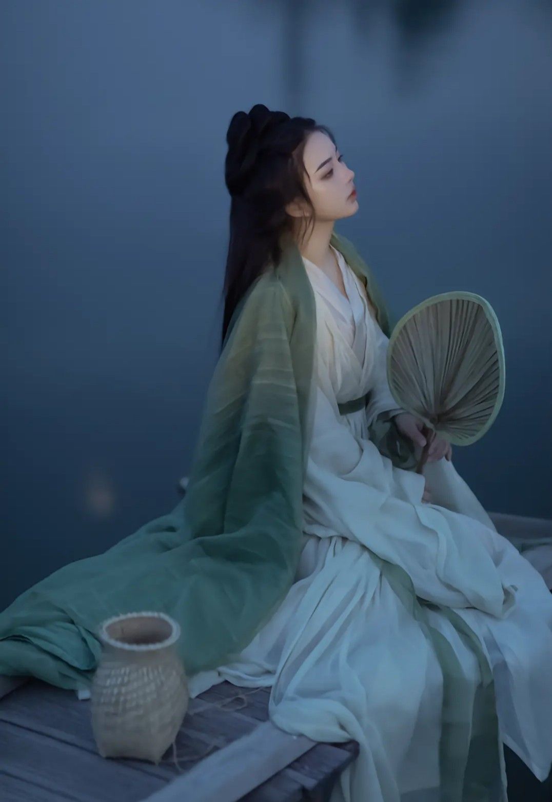 The Summer of an Ethereal Song Dynasty Hanfu Maiden