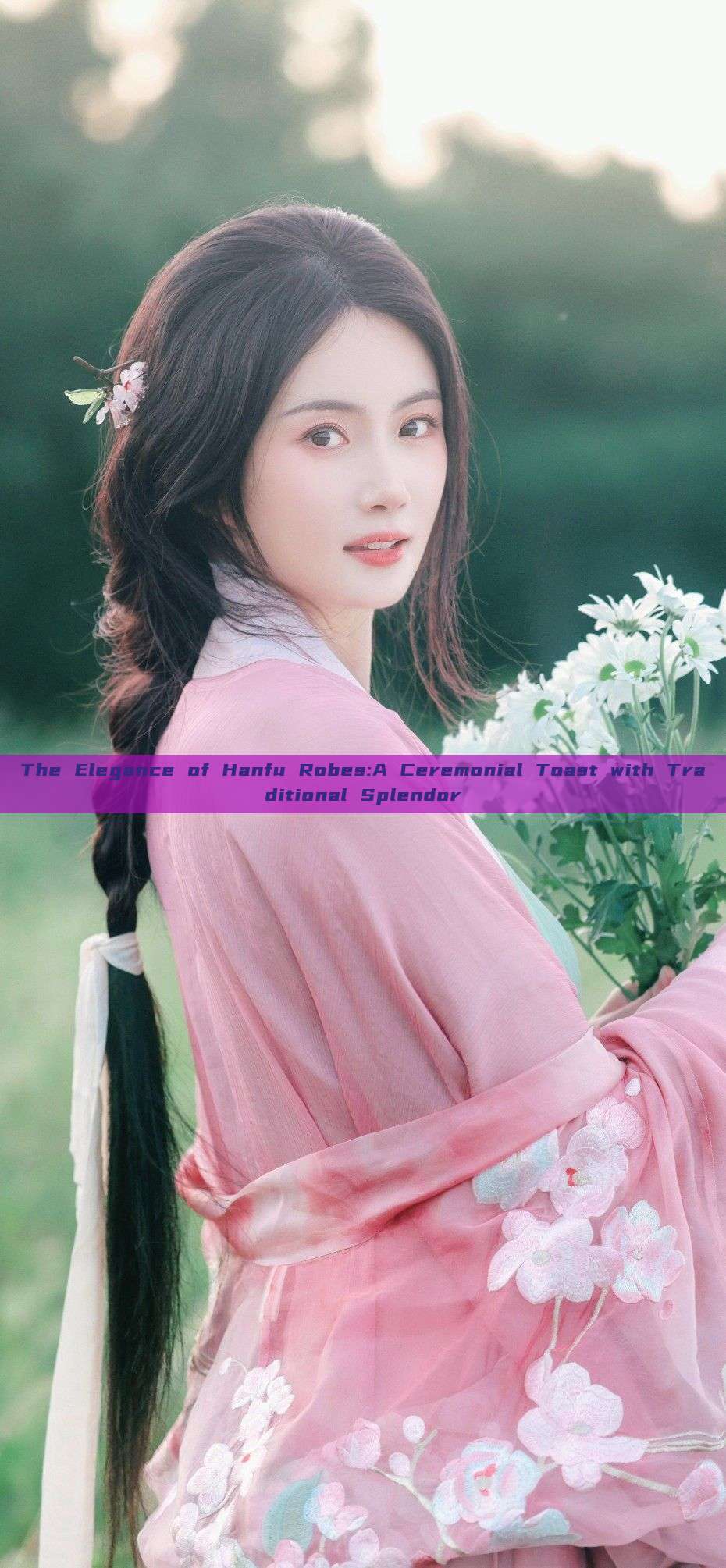 The Elegance of Hanfu Robes:A Ceremonial Toast with Traditional Splendor