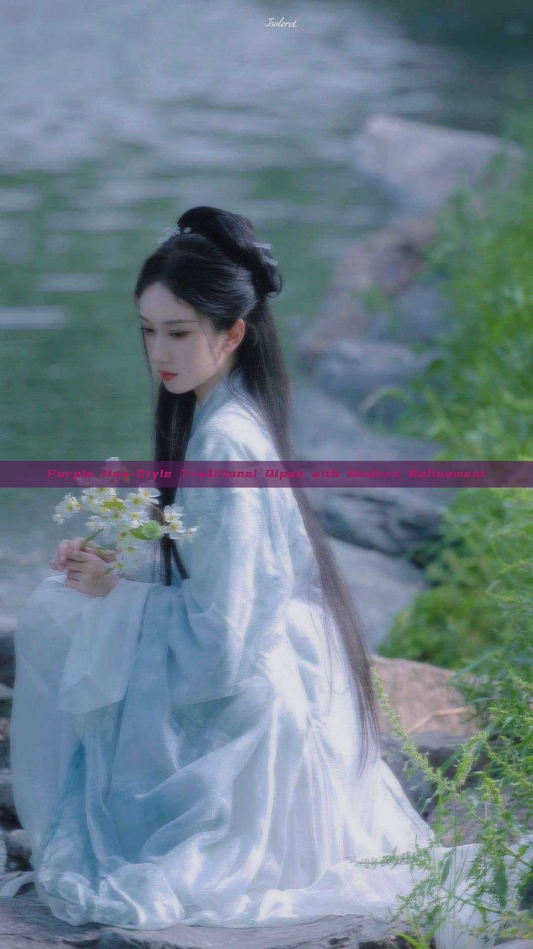 Purple New-Style Traditional Qipao with Modern Refinement Purple New-Style Traditional Qipao with Modern Refinement