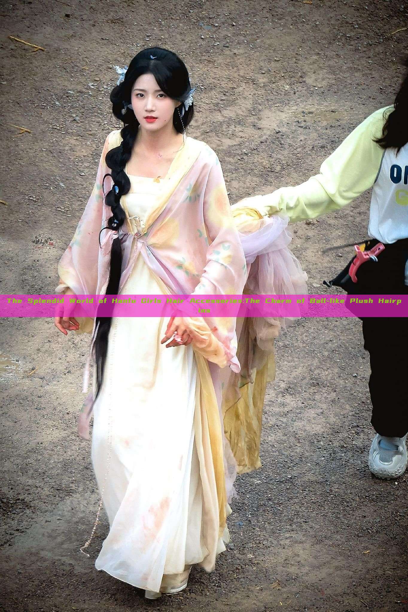 The Splendid World of Hanfu Girls Hair Accessories:The Charm of Ball-like Plush Hairpins The Splendid World of Hanfu Girls Hair Accessories:The Charm of Ball-like Plush Hairpins