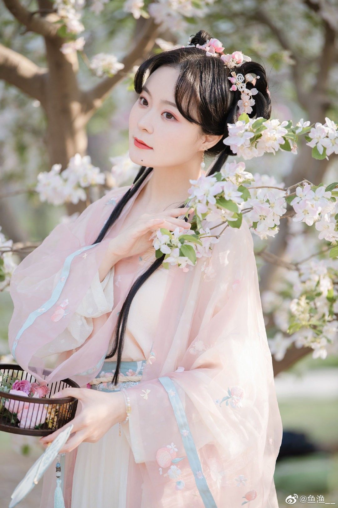 The Revival of Traditional Hanfu Fashion for Ten-Year-Old Children