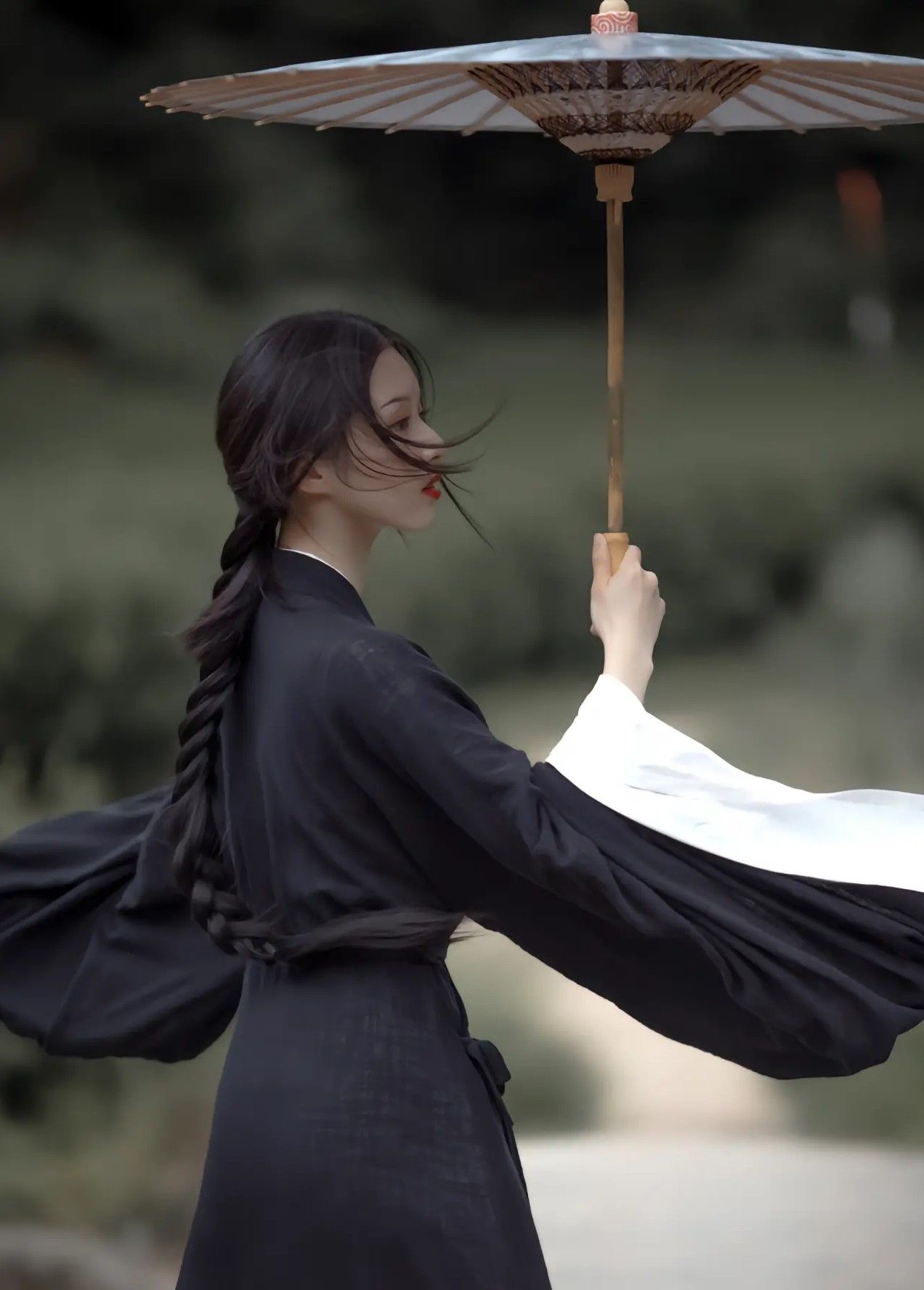Innovating the Cheongsam with Cotton and Linen Fabric Improvements