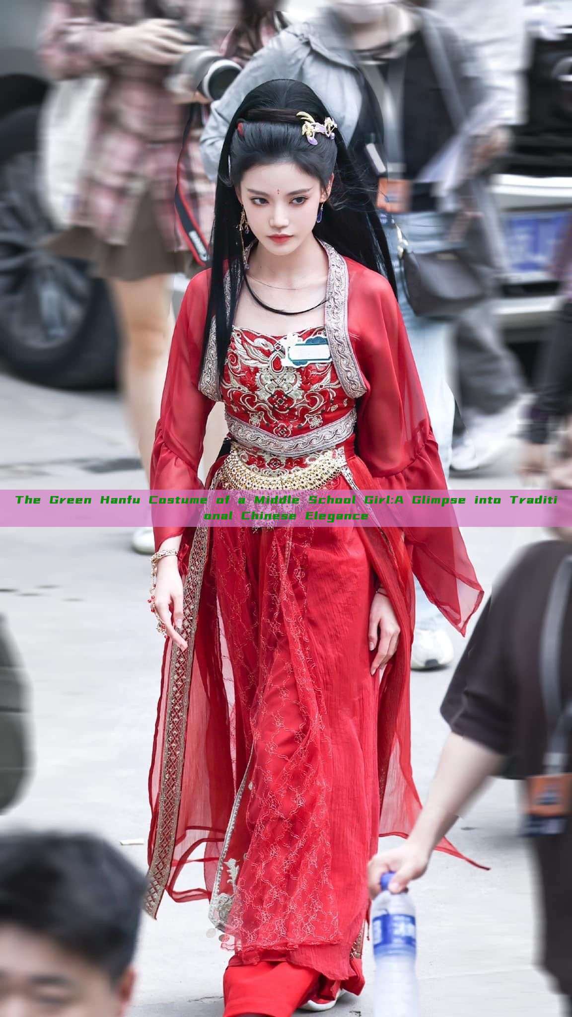 The Green Hanfu Costume of a Middle School Girl:A Glimpse into Traditional Chinese Elegance