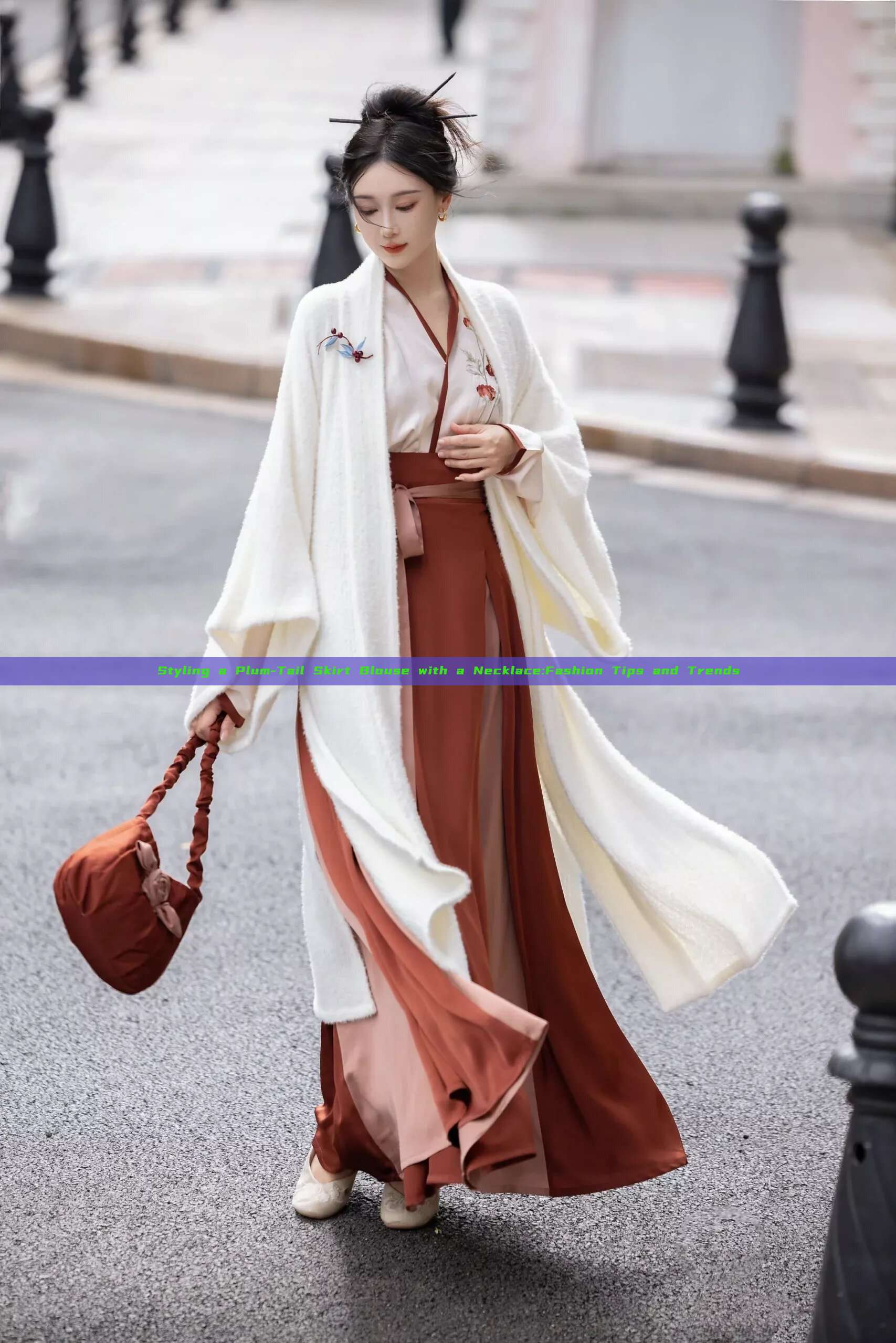 Styling a Plum-Tail Skirt Blouse with a Necklace:Fashion Tips and Trends