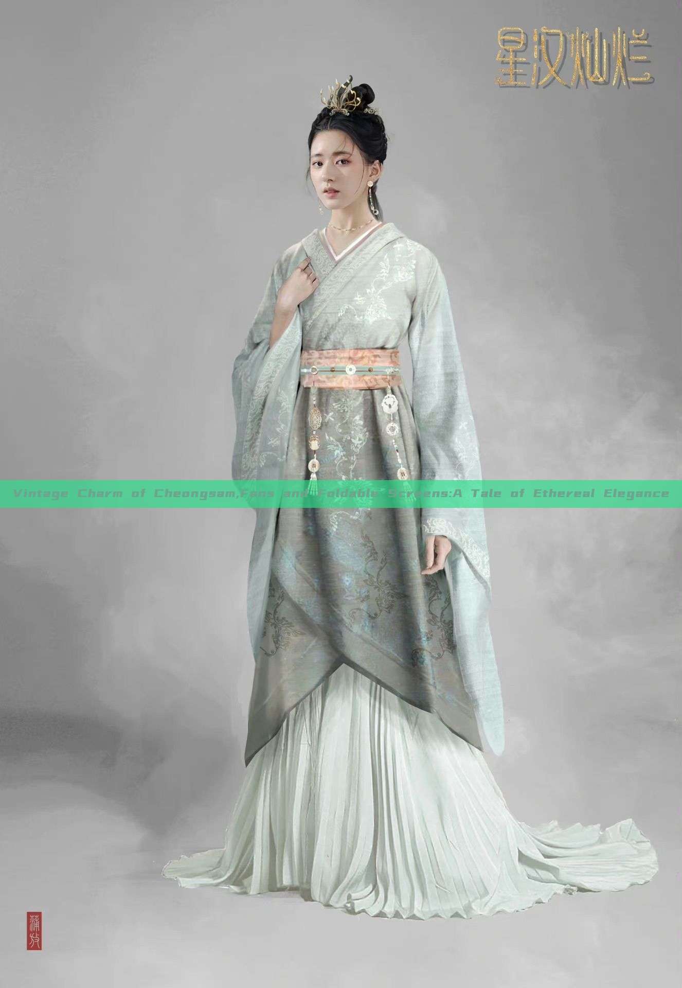 Vintage Charm of Cheongsam,Fans and Foldable Screens:A Tale of Ethereal Elegance