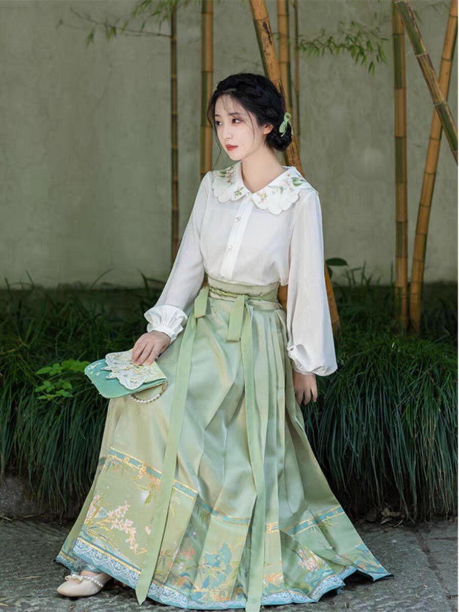 The Rise of Traditional Elegance:A College Students Journey in Hanfu Qiyao Fashion The Rise of Traditional Elegance:A College Students Journey in Hanfu Qiyao Fashion