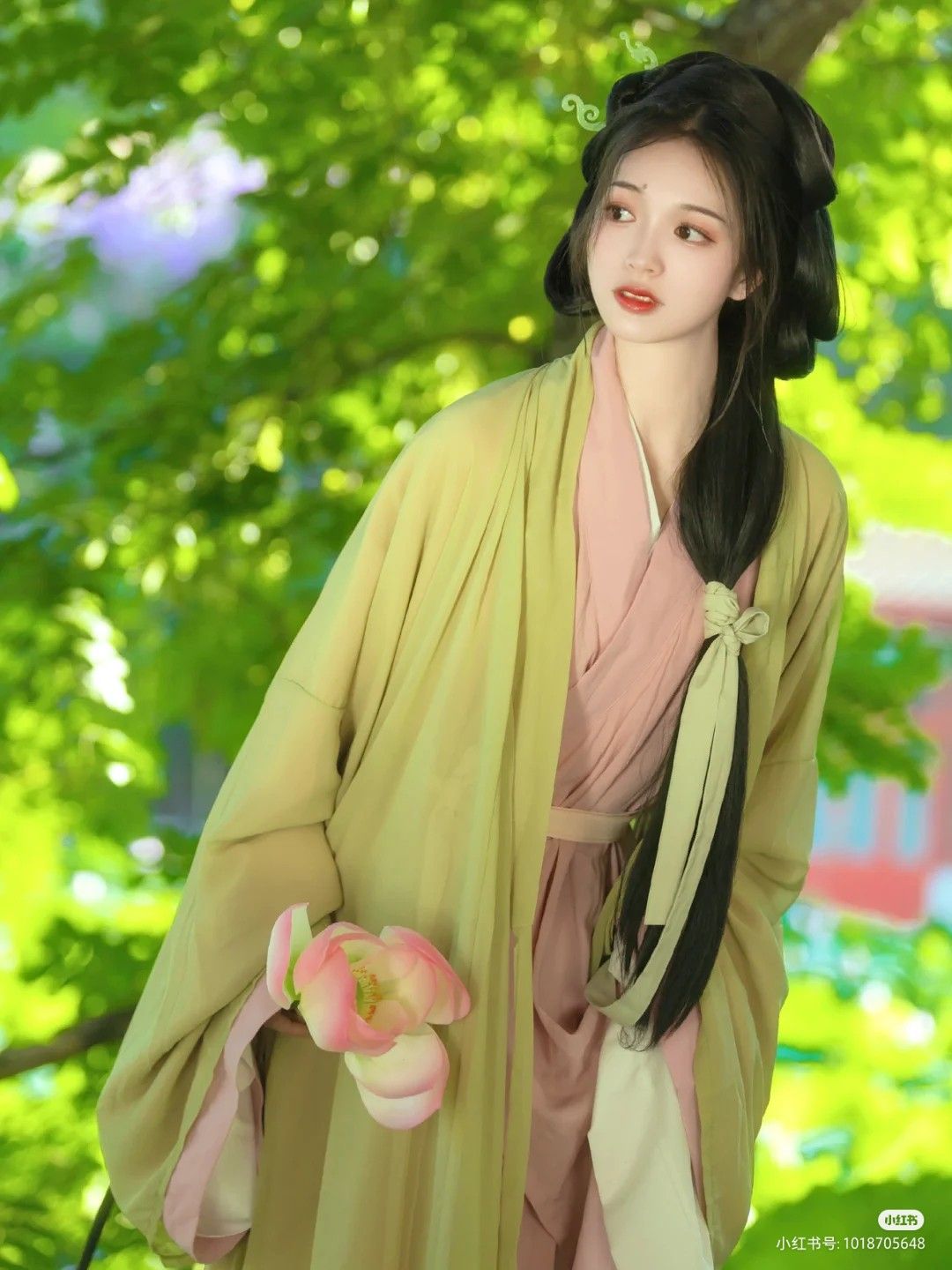 Long-sleeved Cheongsam:Embracing Autumns Elegance